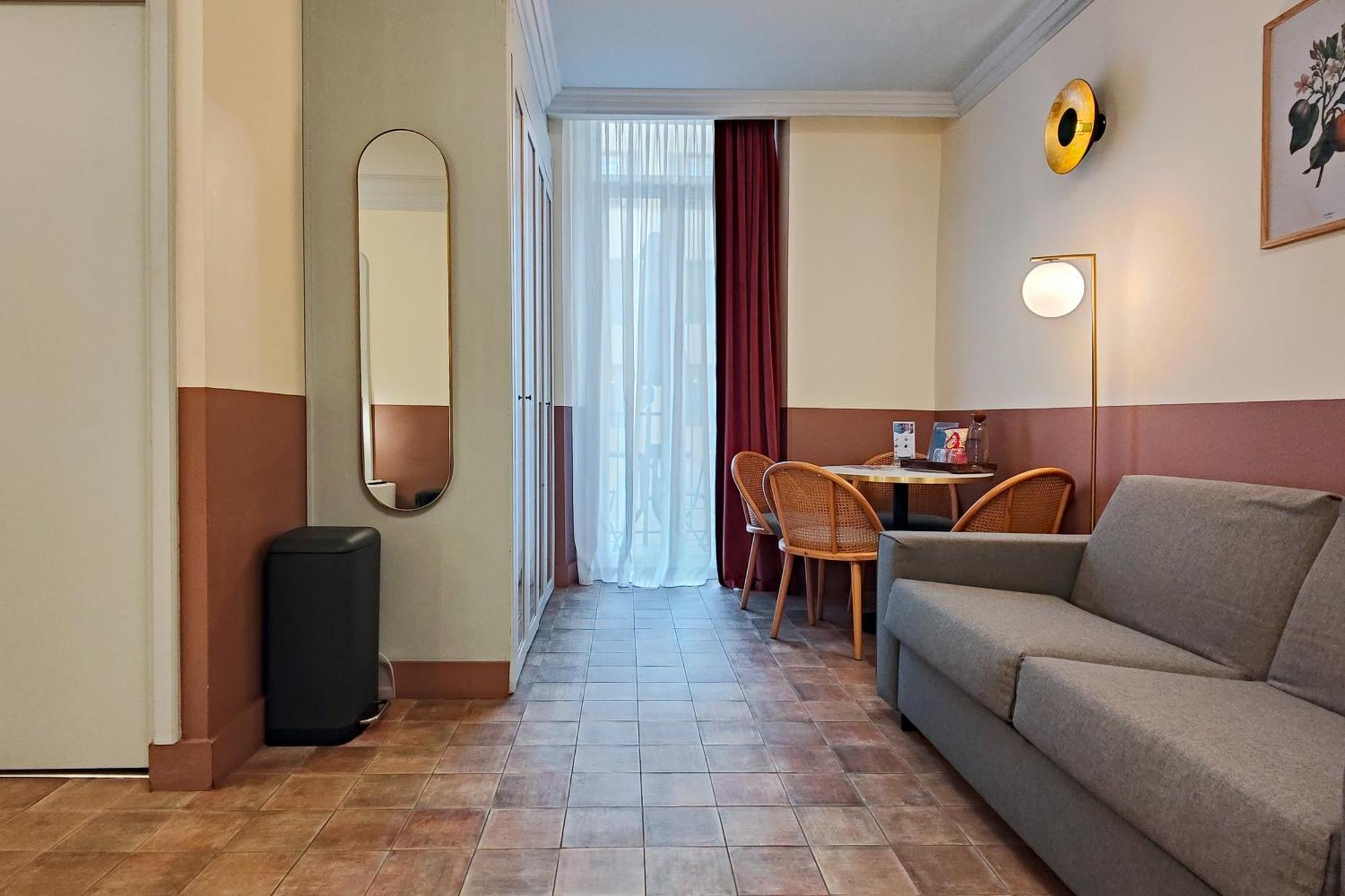 Junior Suite Balcony Courtyard side