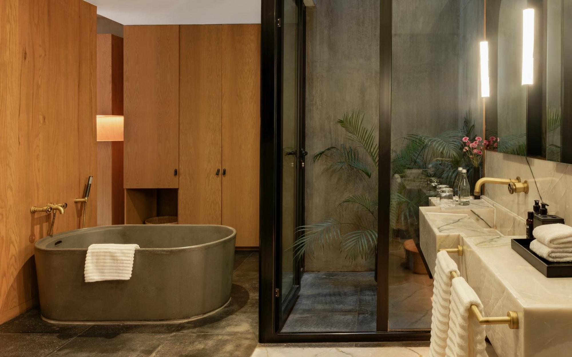 Superior King Suite
