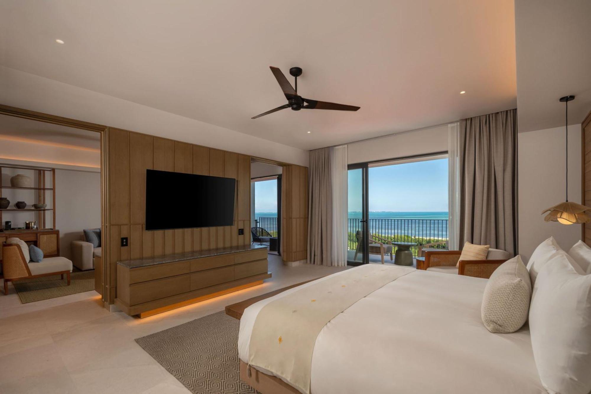 Oceanfront King Suite High Floor