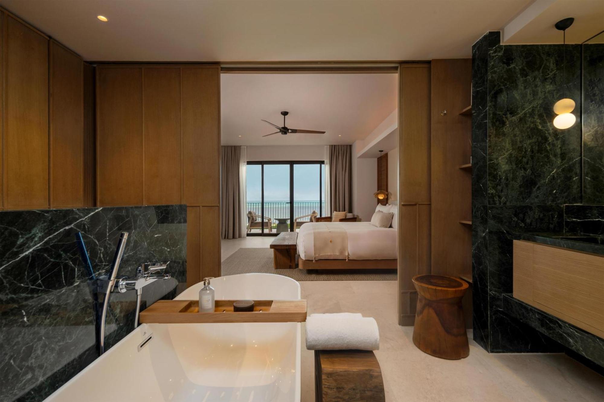 Oceanfront King Suite