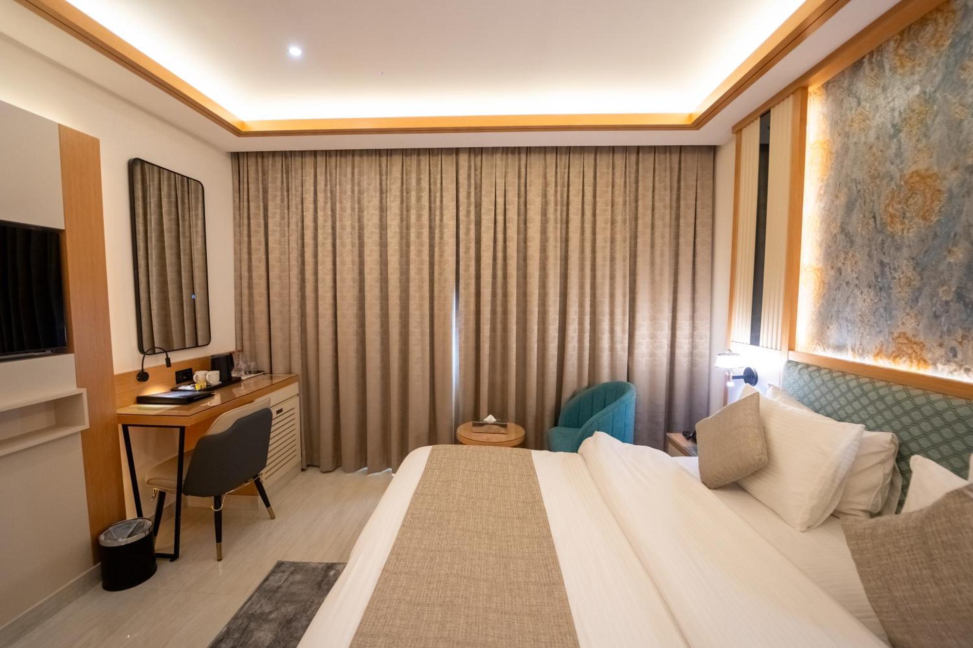 Deluxe King Room