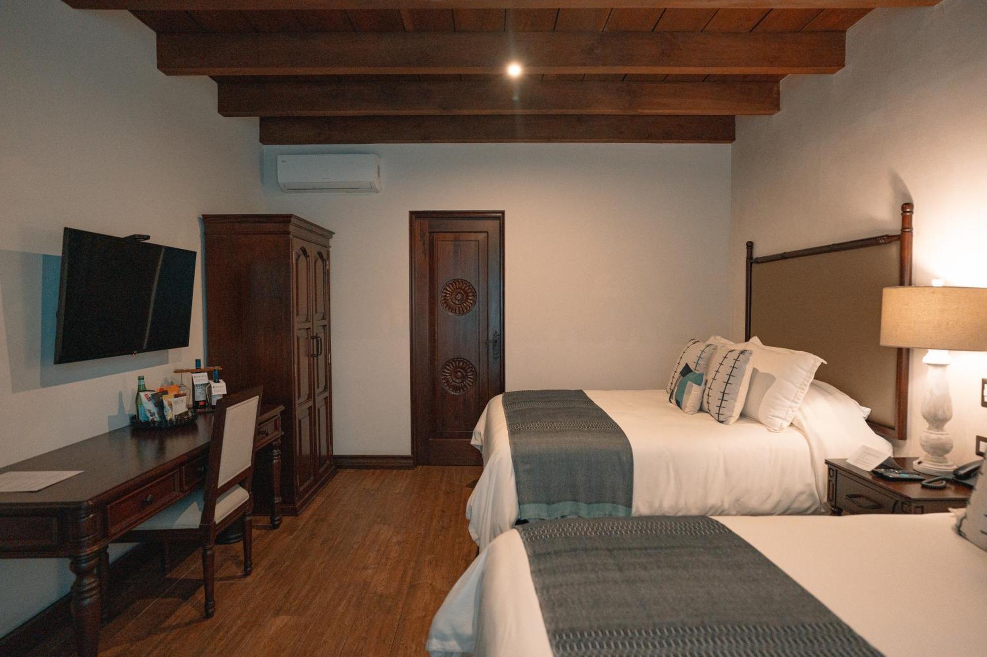 Suite 2 Queen Beds