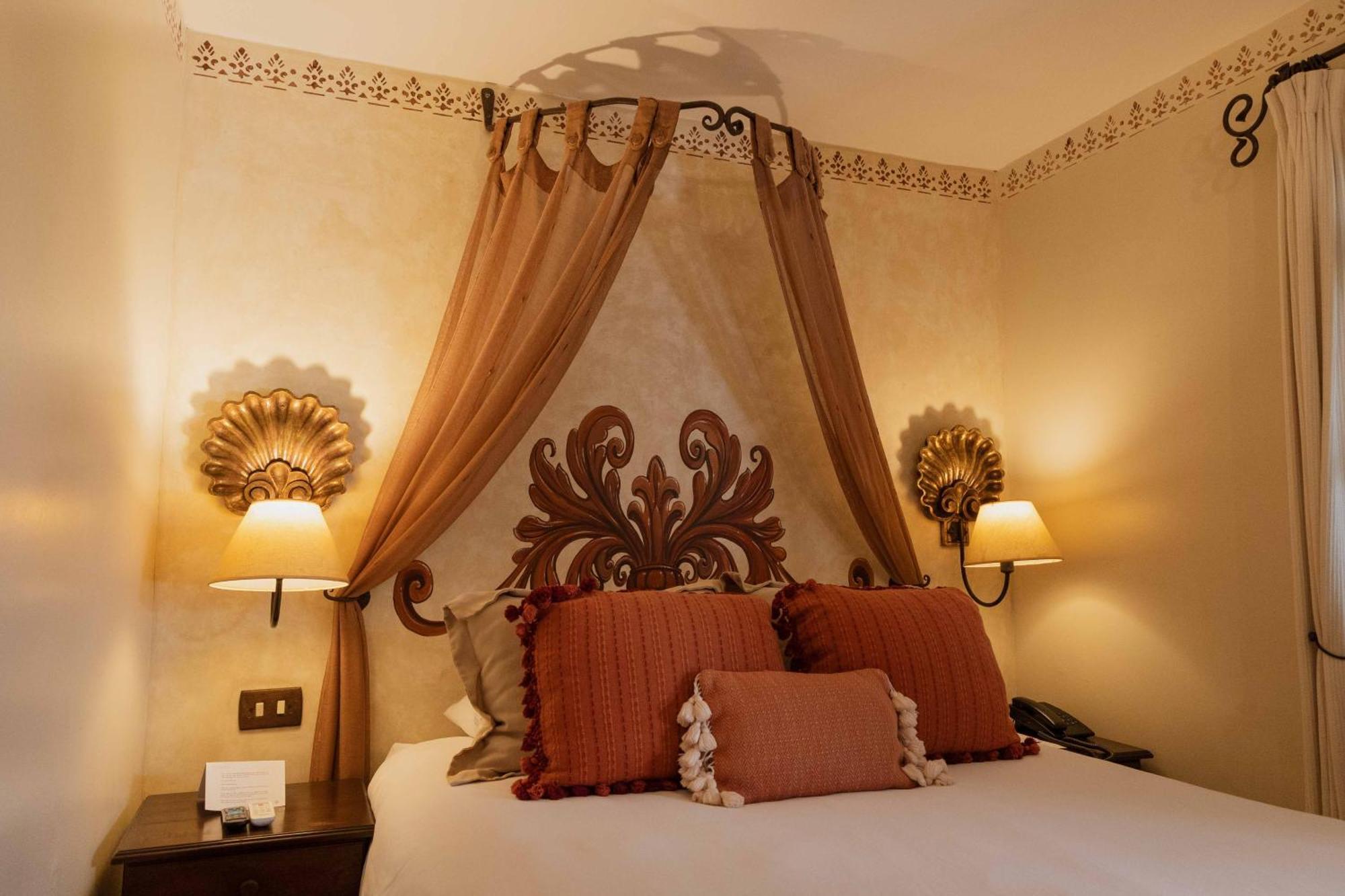Essencial Room Queen