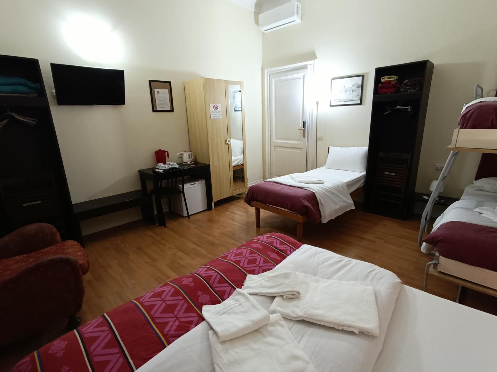 Quadruple Room Private External Bathroom