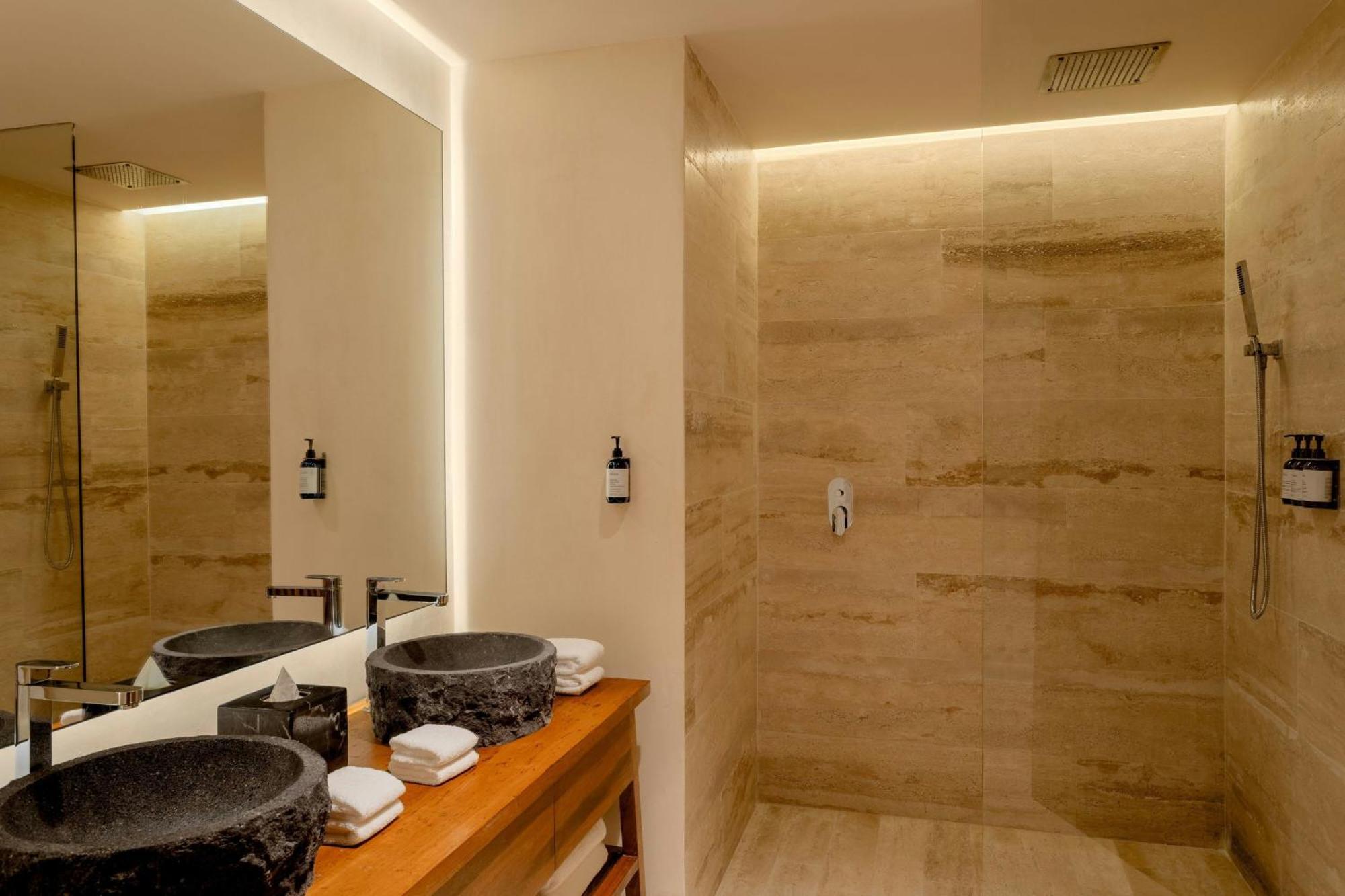 Premium 2 bedroom apartment 2 bathroom & plunge pool