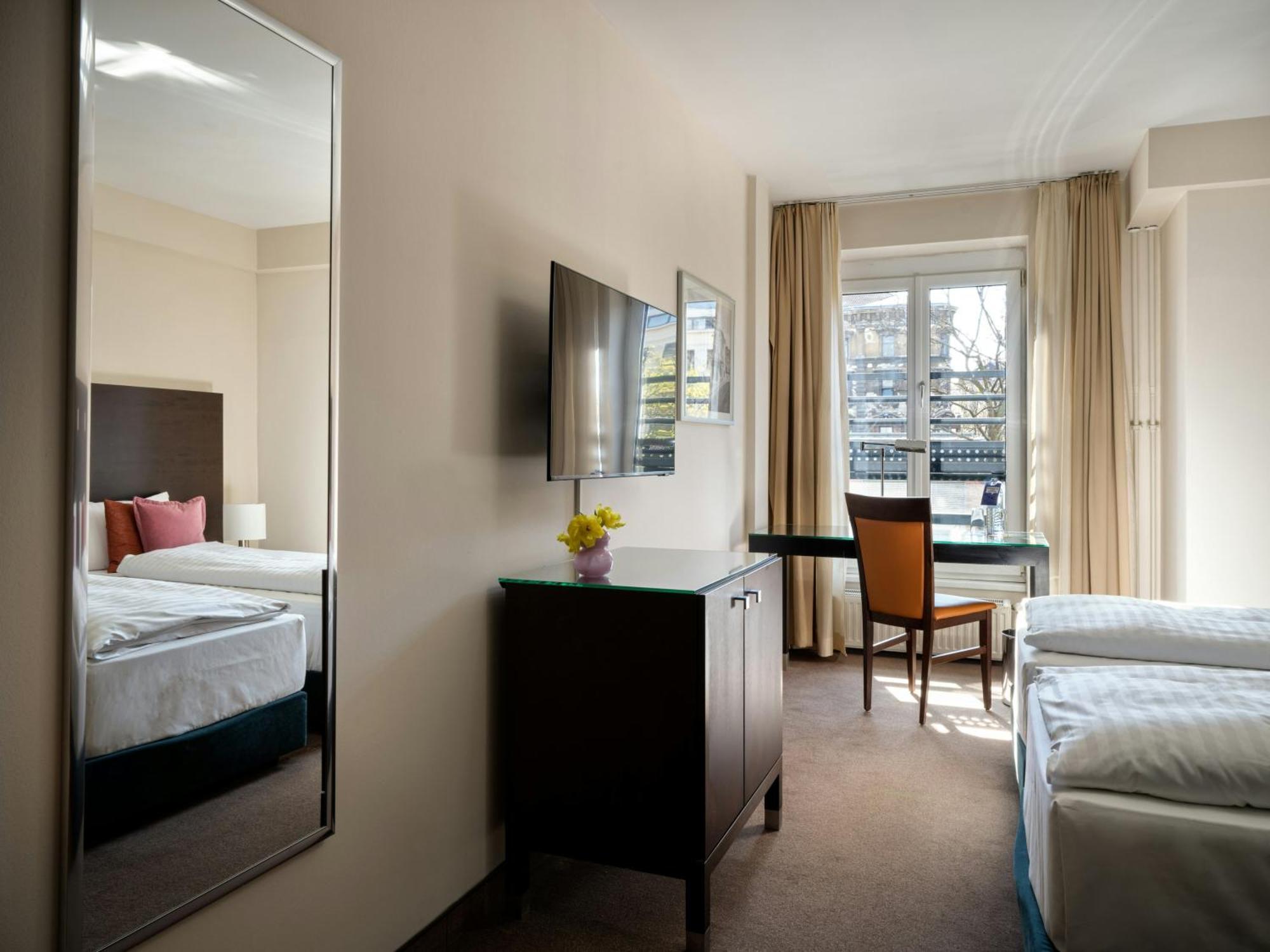 Comfort Queen Room