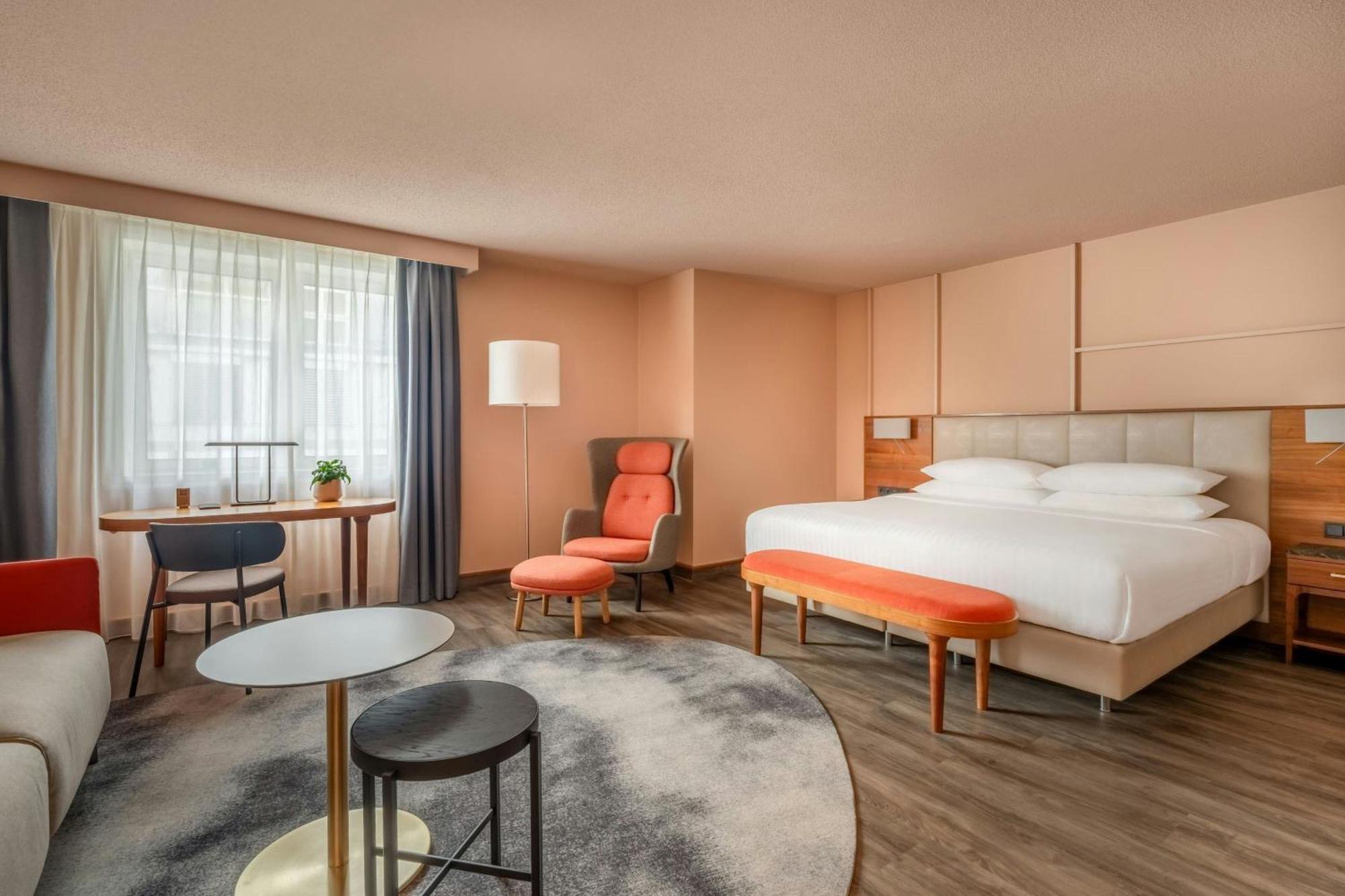 Junior King Suite M Club Lounge Access
