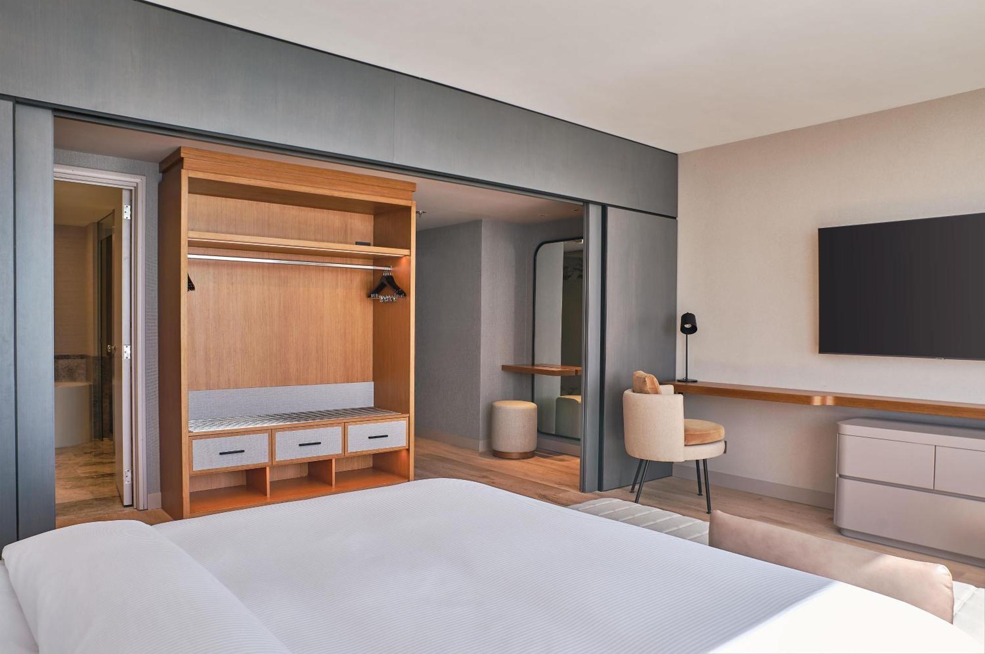 One-Bedroom Executive King Suite