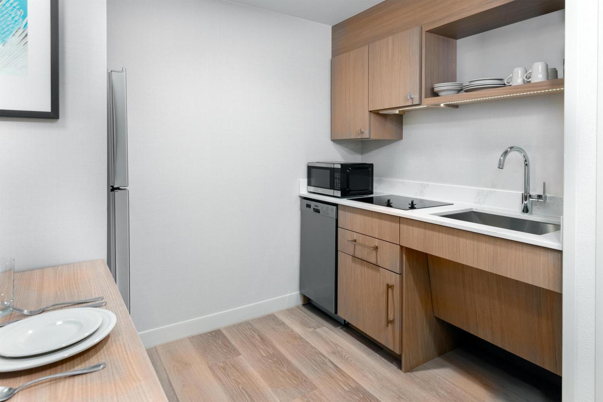 King Suite Accessible Tub Mobility Hearing Access or Non-Smoking