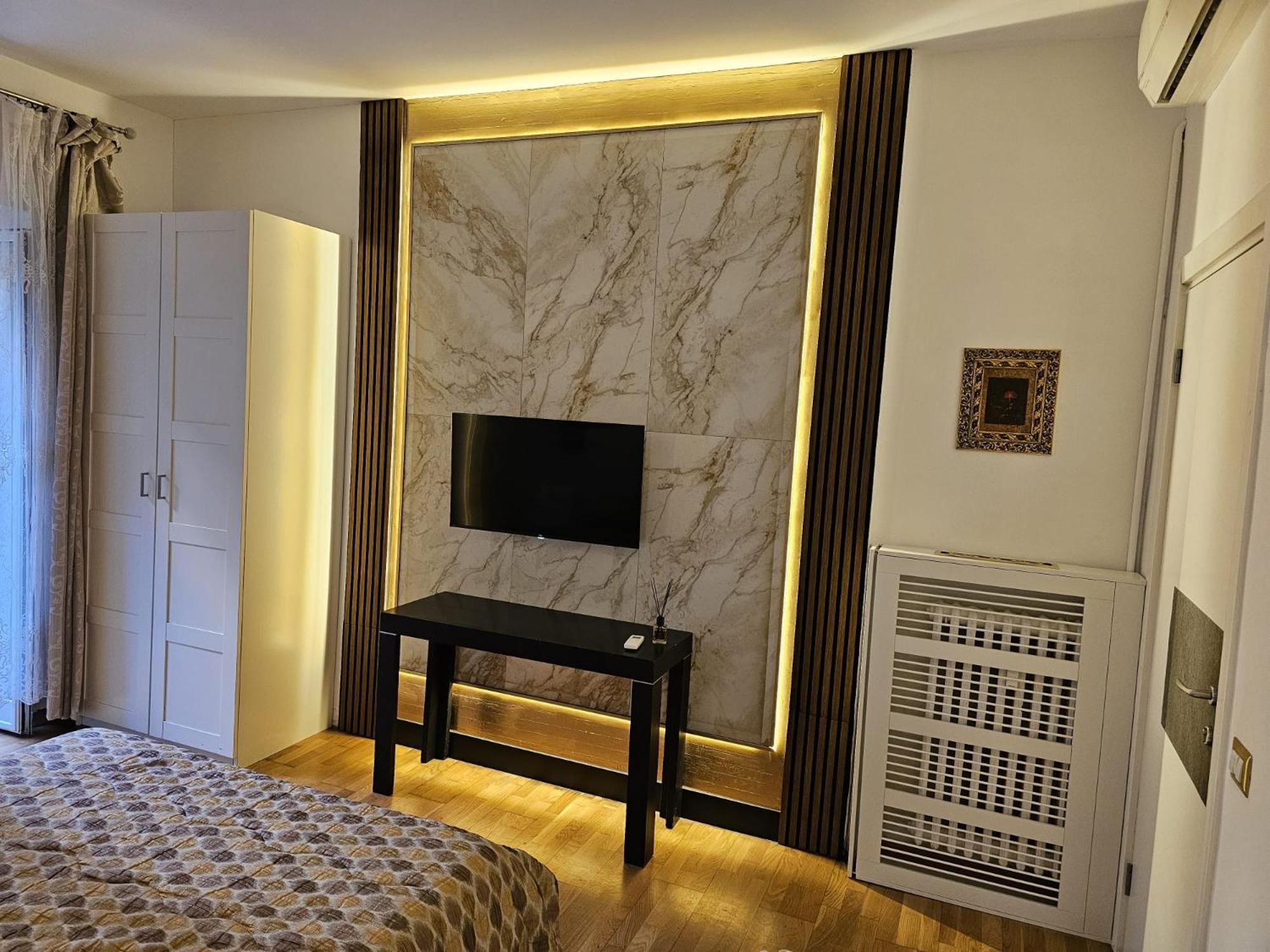Deluxe Double Room Shower