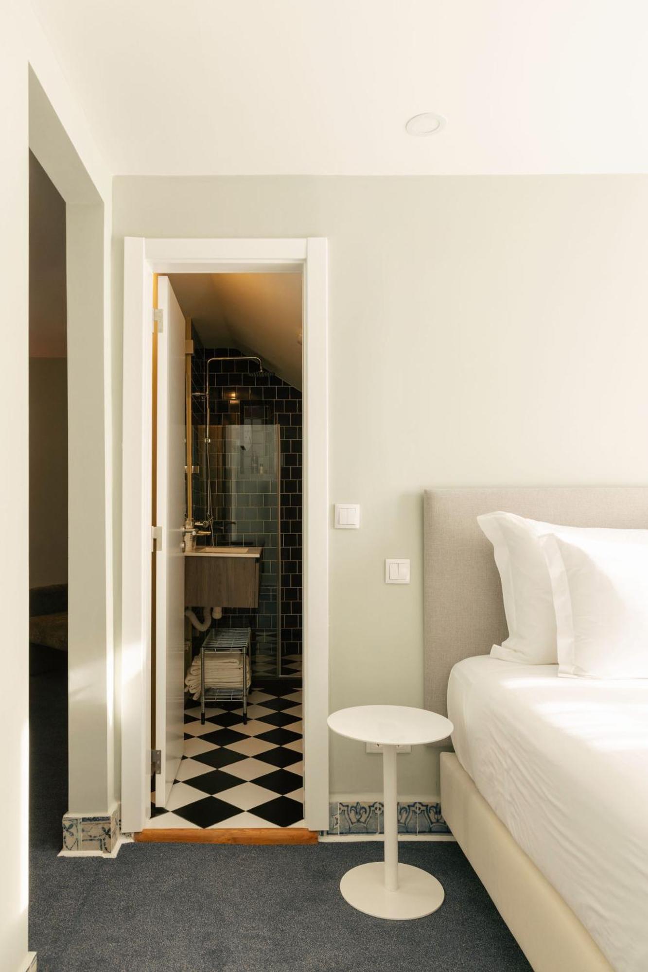 Premium Suite Balcony & City View
