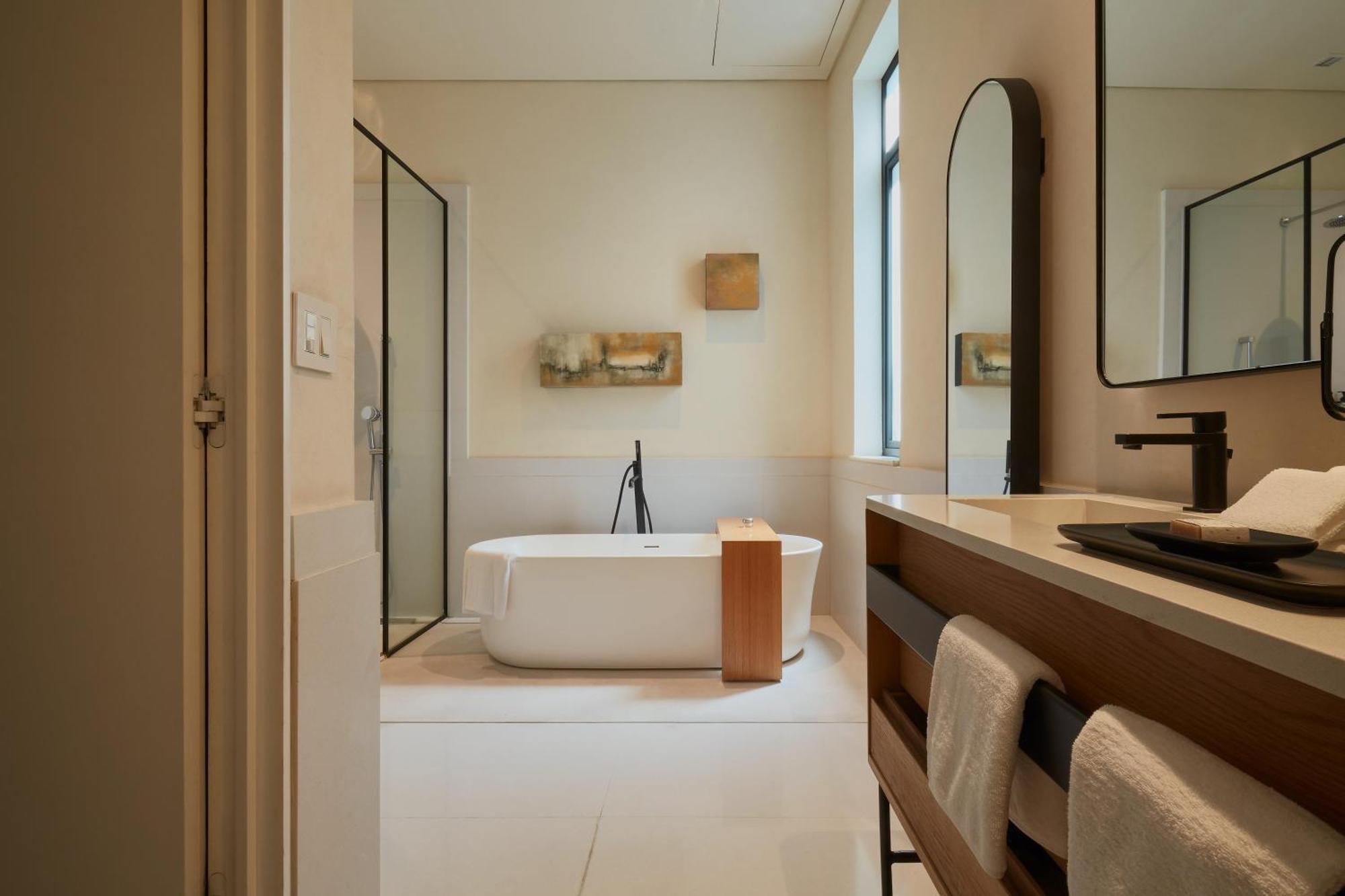 One-Bedroom Premium King Suite
