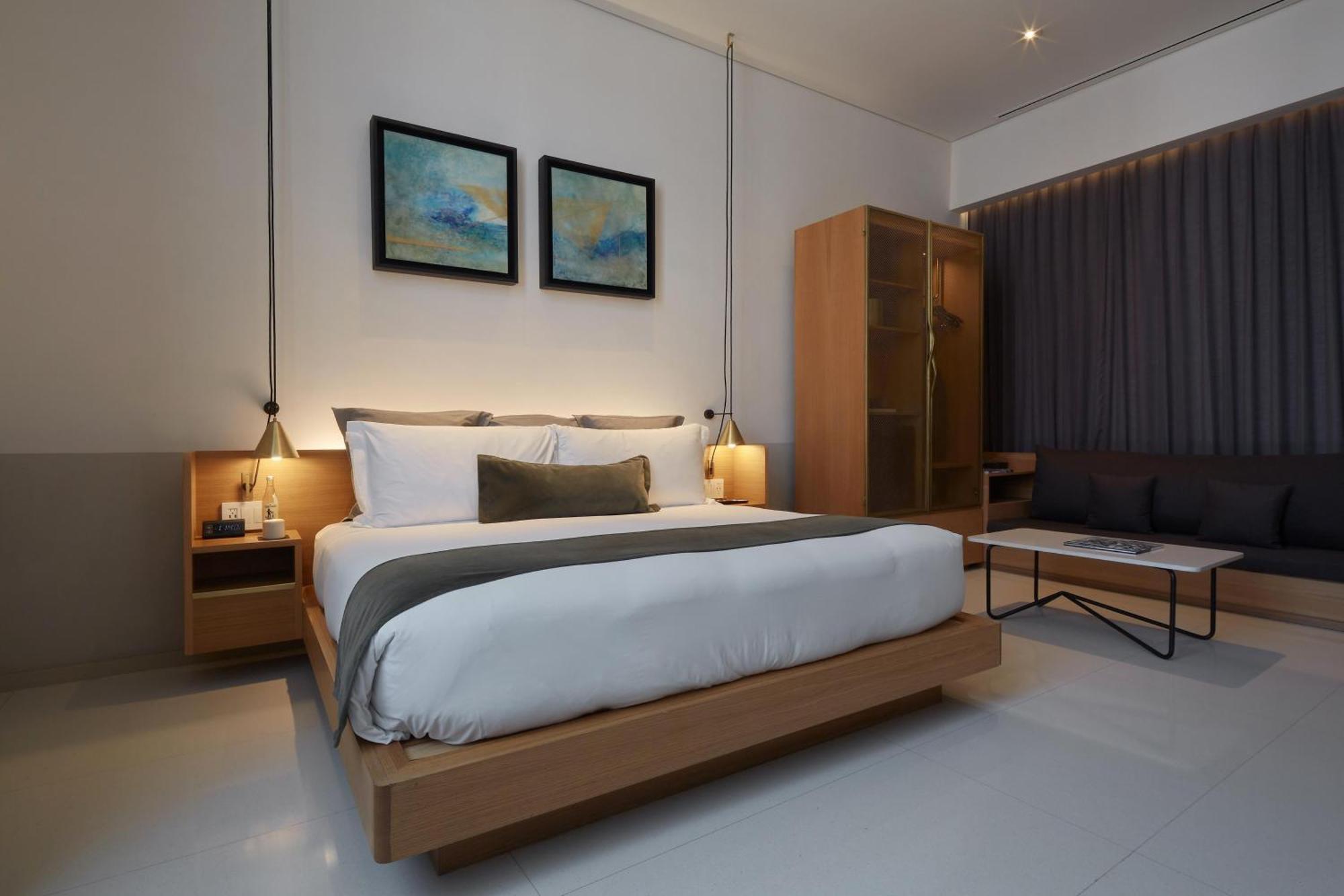 One-Bedroom Premium King Suite