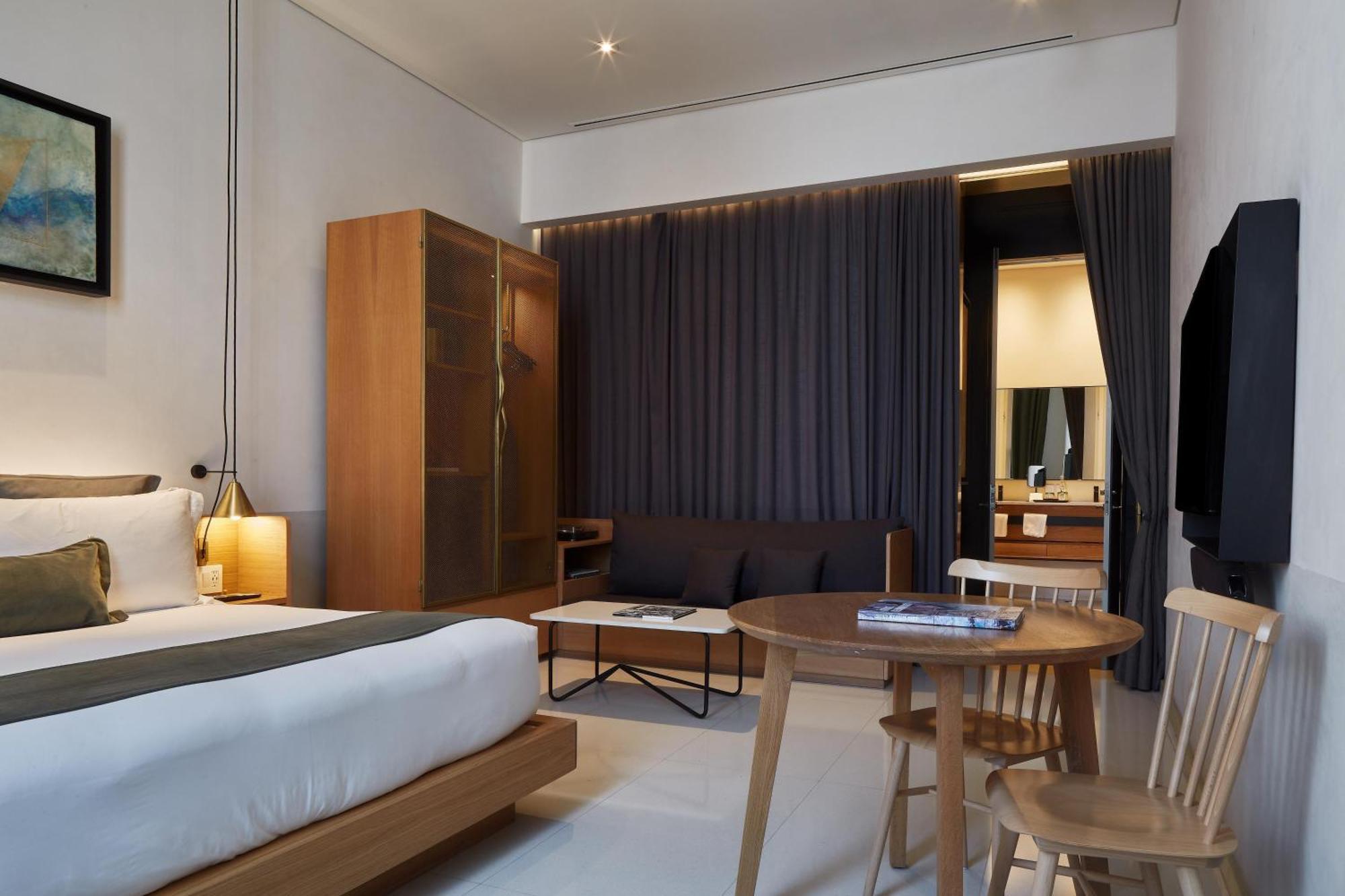 One-Bedroom Premium King Suite