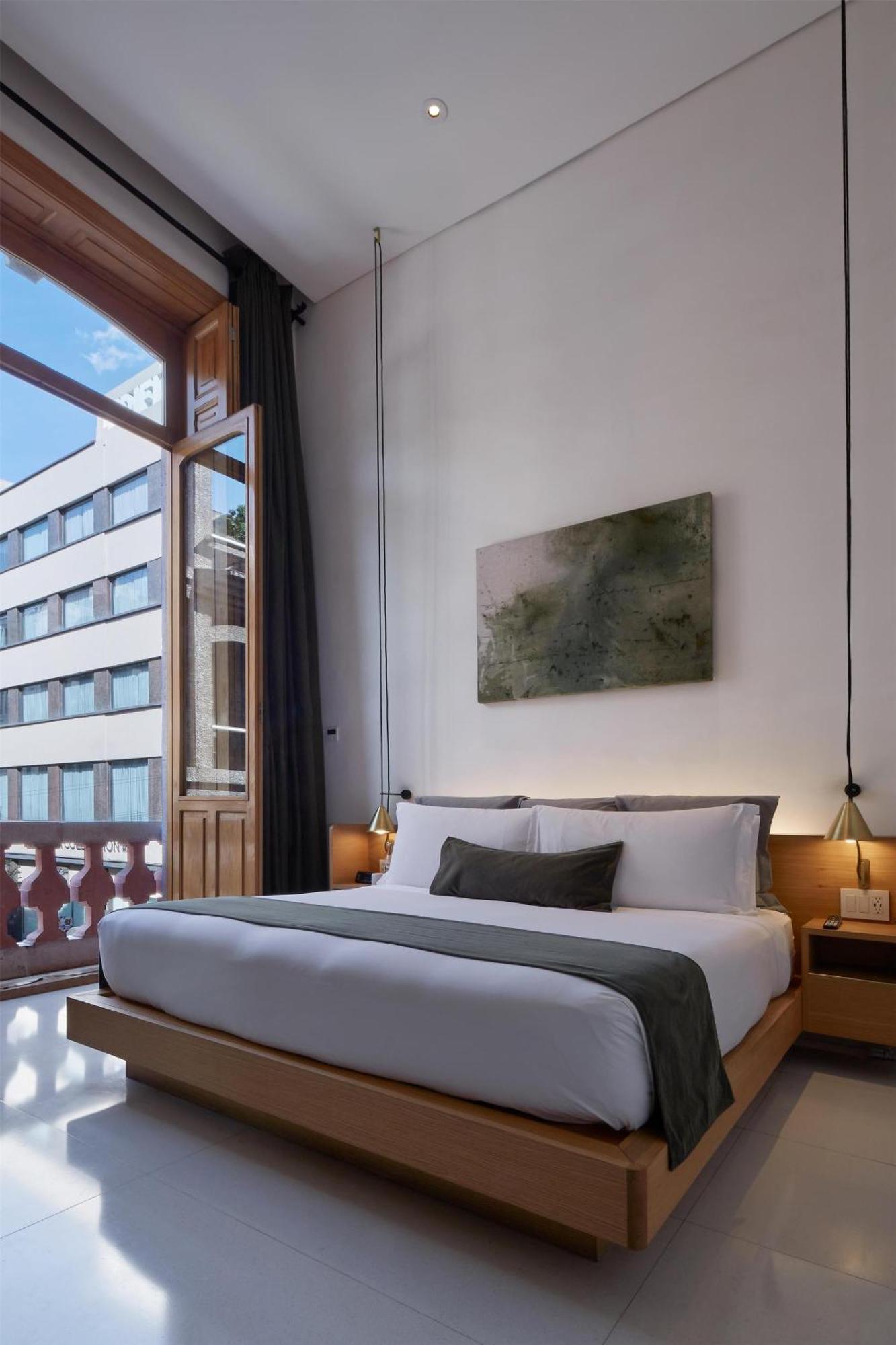 One-Bedroom King Suite Juliet Balcony