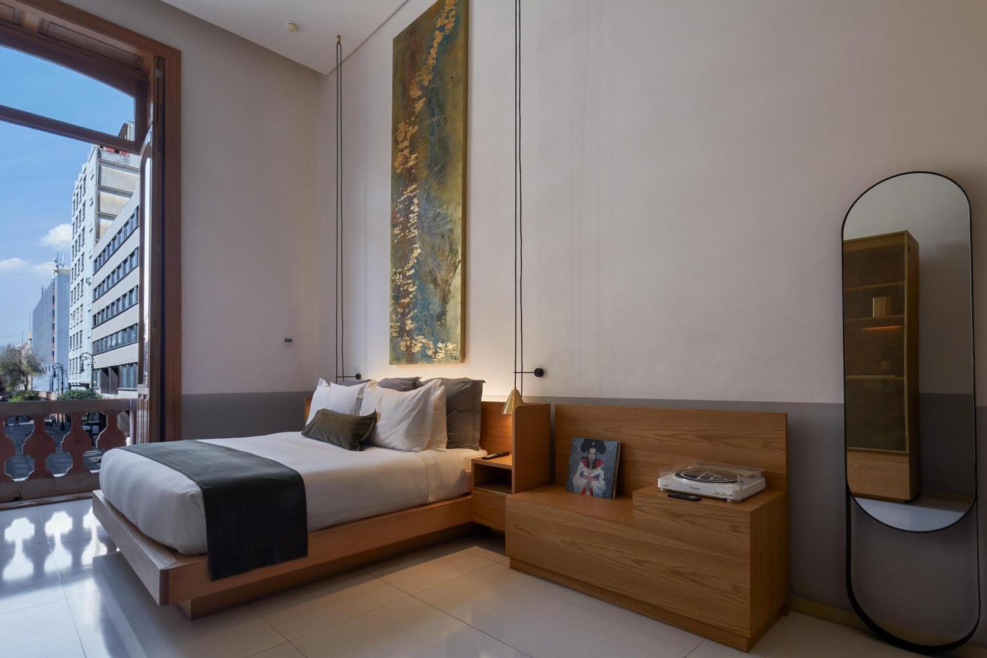 One-Bedroom King Suite Juliet Balcony