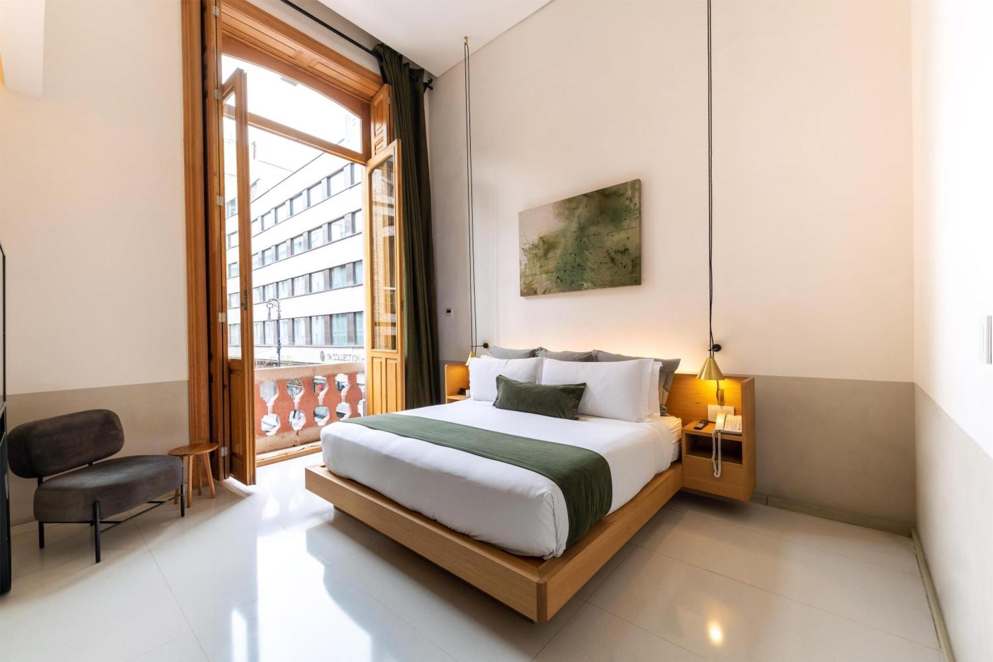 One-Bedroom King Suite Juliet Balcony
