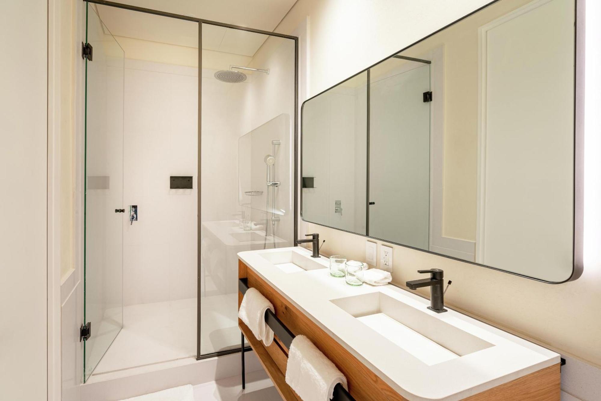 One-Bedroom King Suite