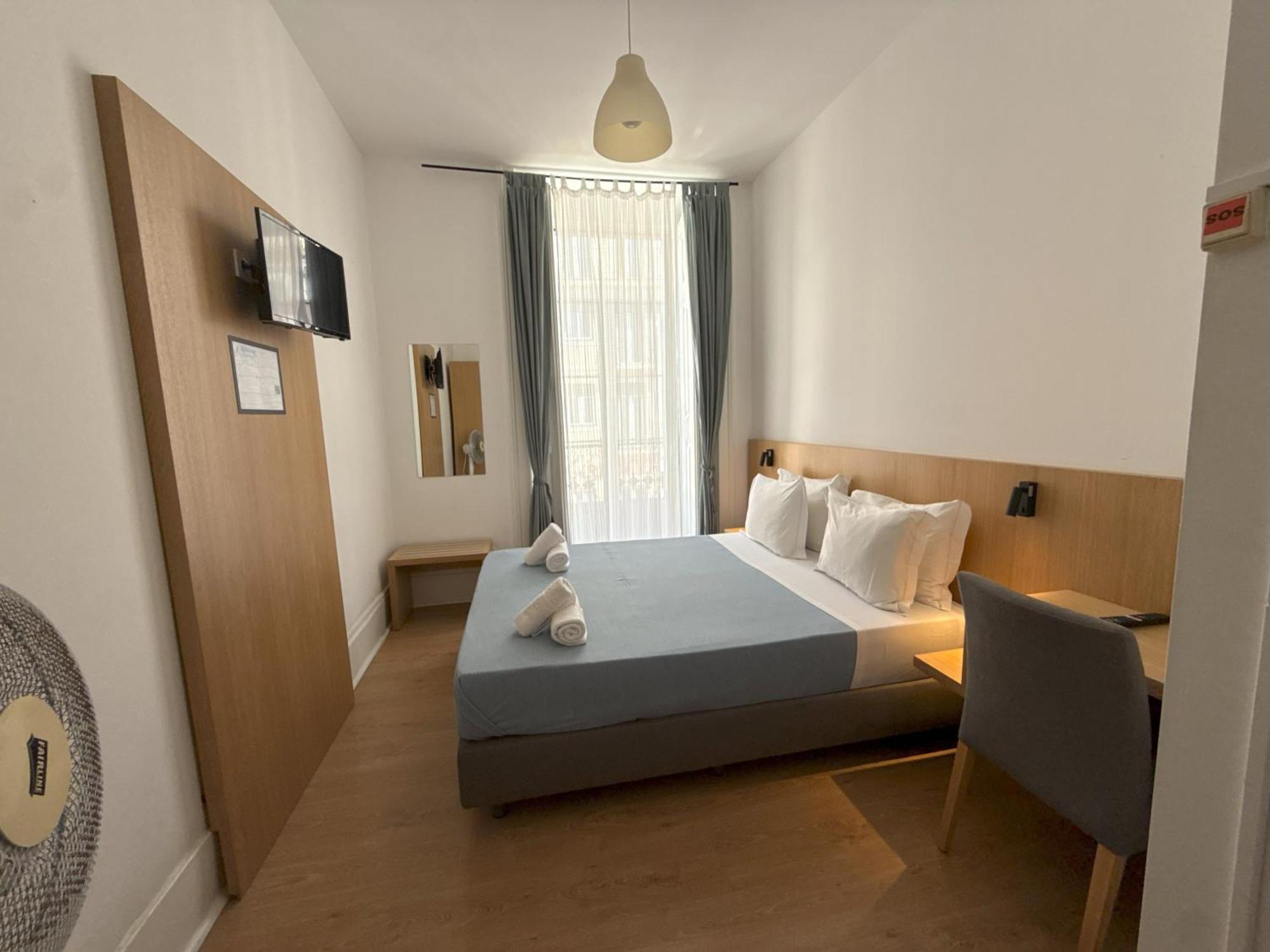 Double or Twin Room Private Bathroom