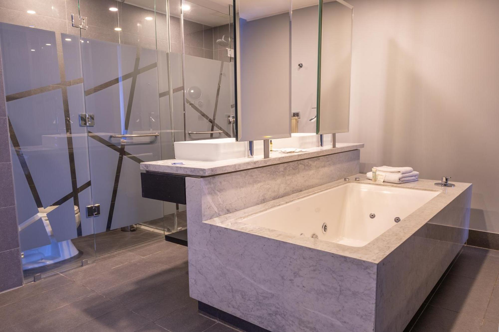 Junior King Suite Jetted Tub Non-Smoking