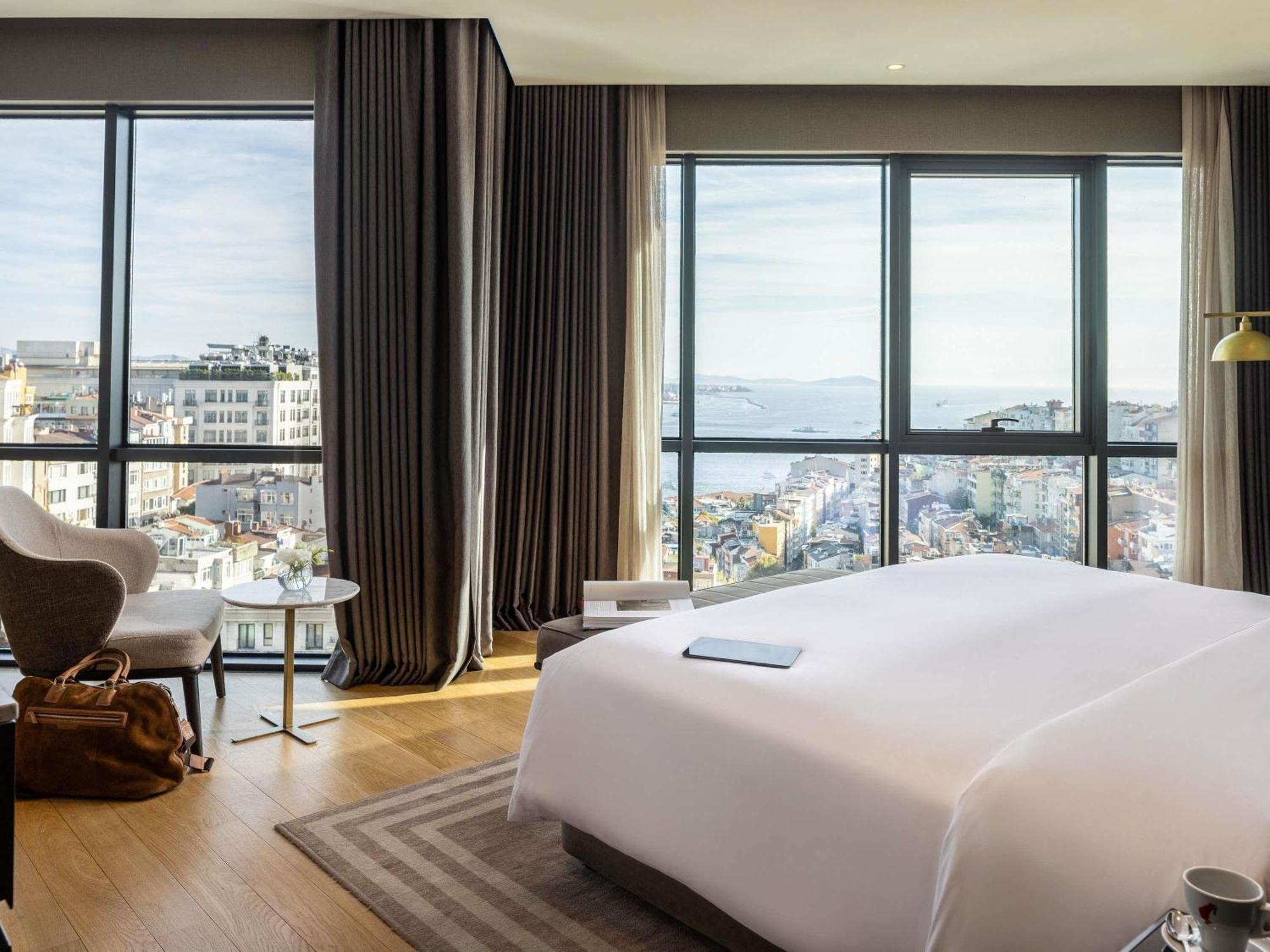 One Bedroom Signature Suite with Terrace and Bosphorus View - Club Millesime Access
