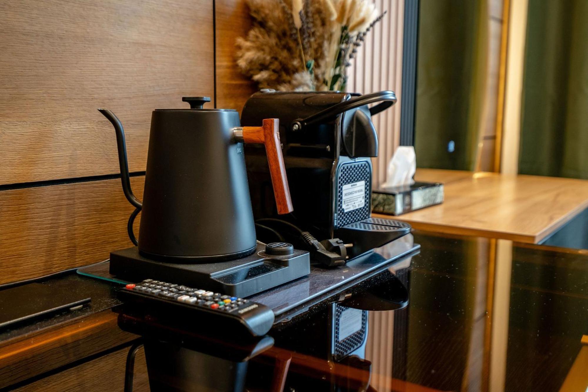 Deluxe Studio