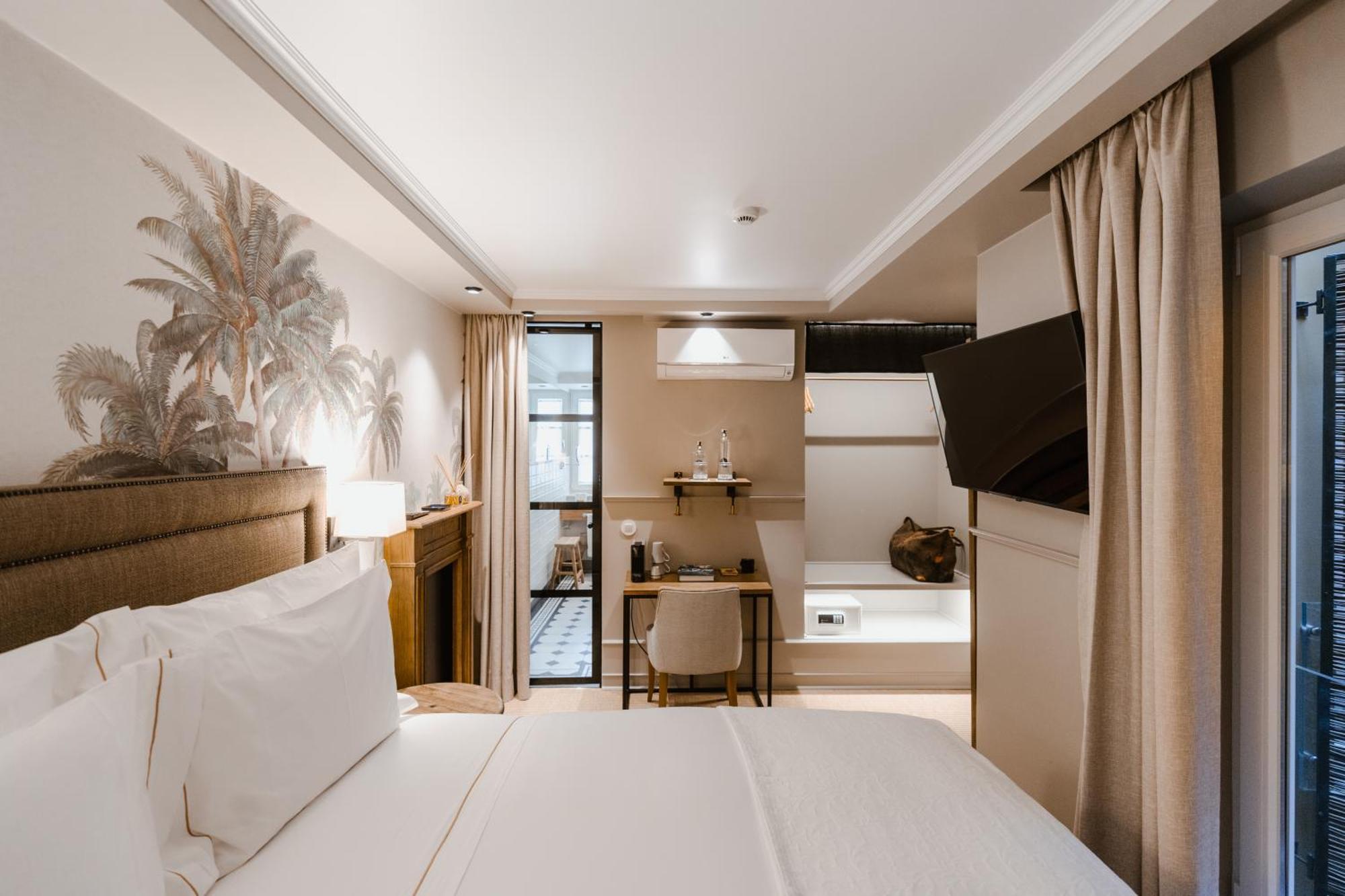 Double Room with Interior View