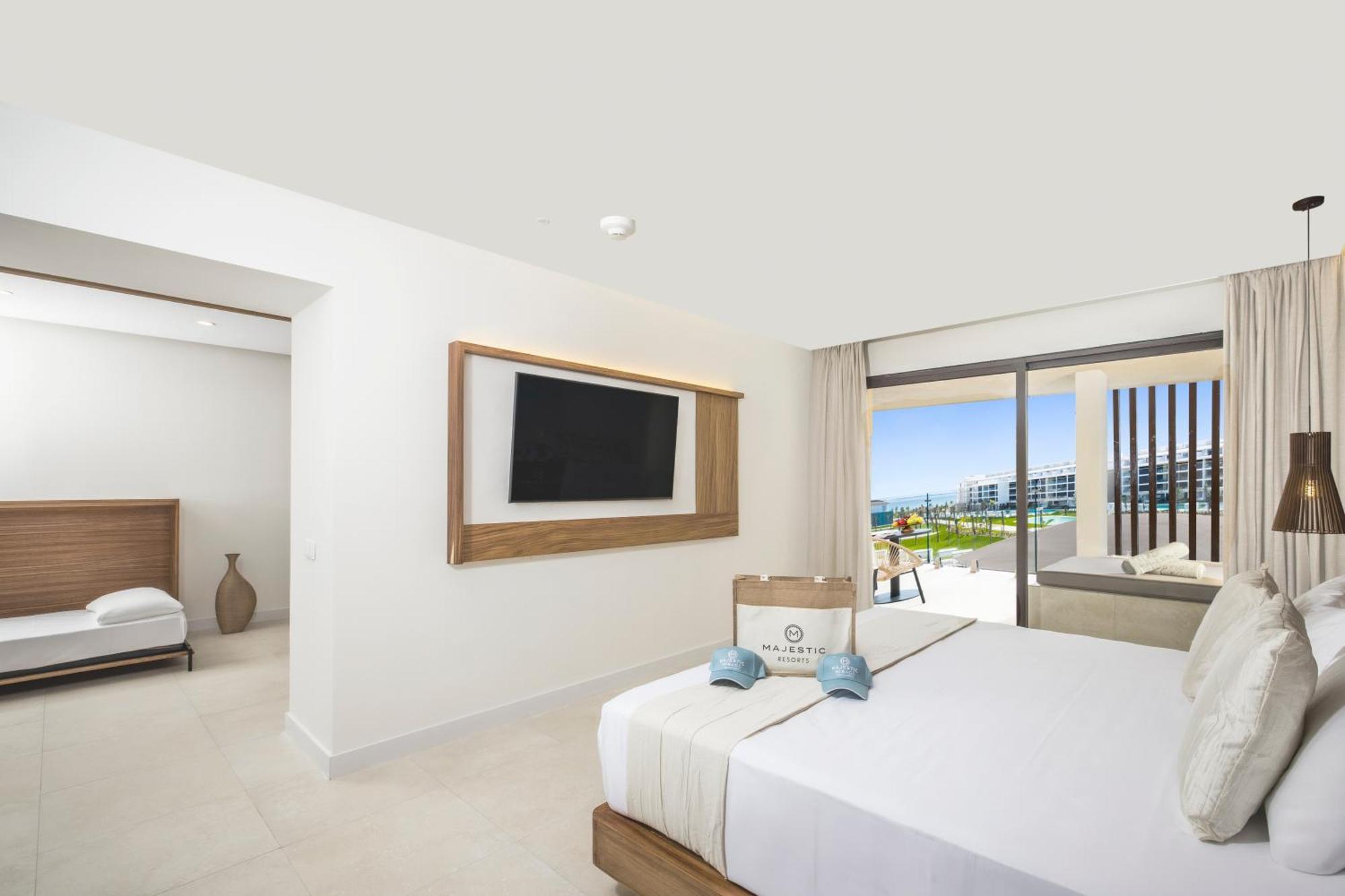 Mirage Club One Bedroom Suite Outdoor Jacuzzi 18