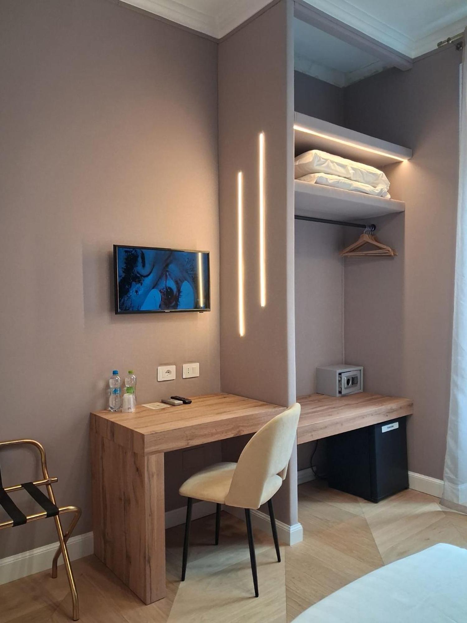 Deluxe Double or Twin Room