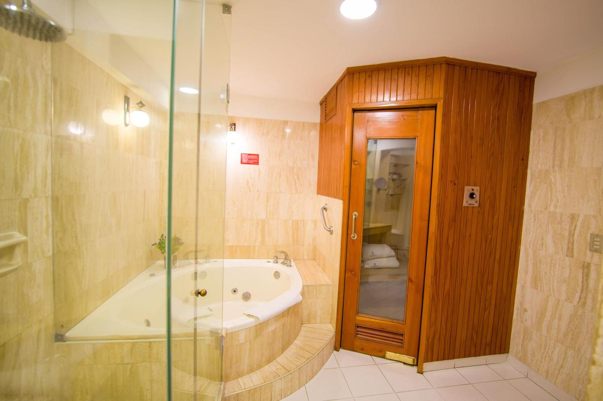 Suite Jacuzzi Sauna