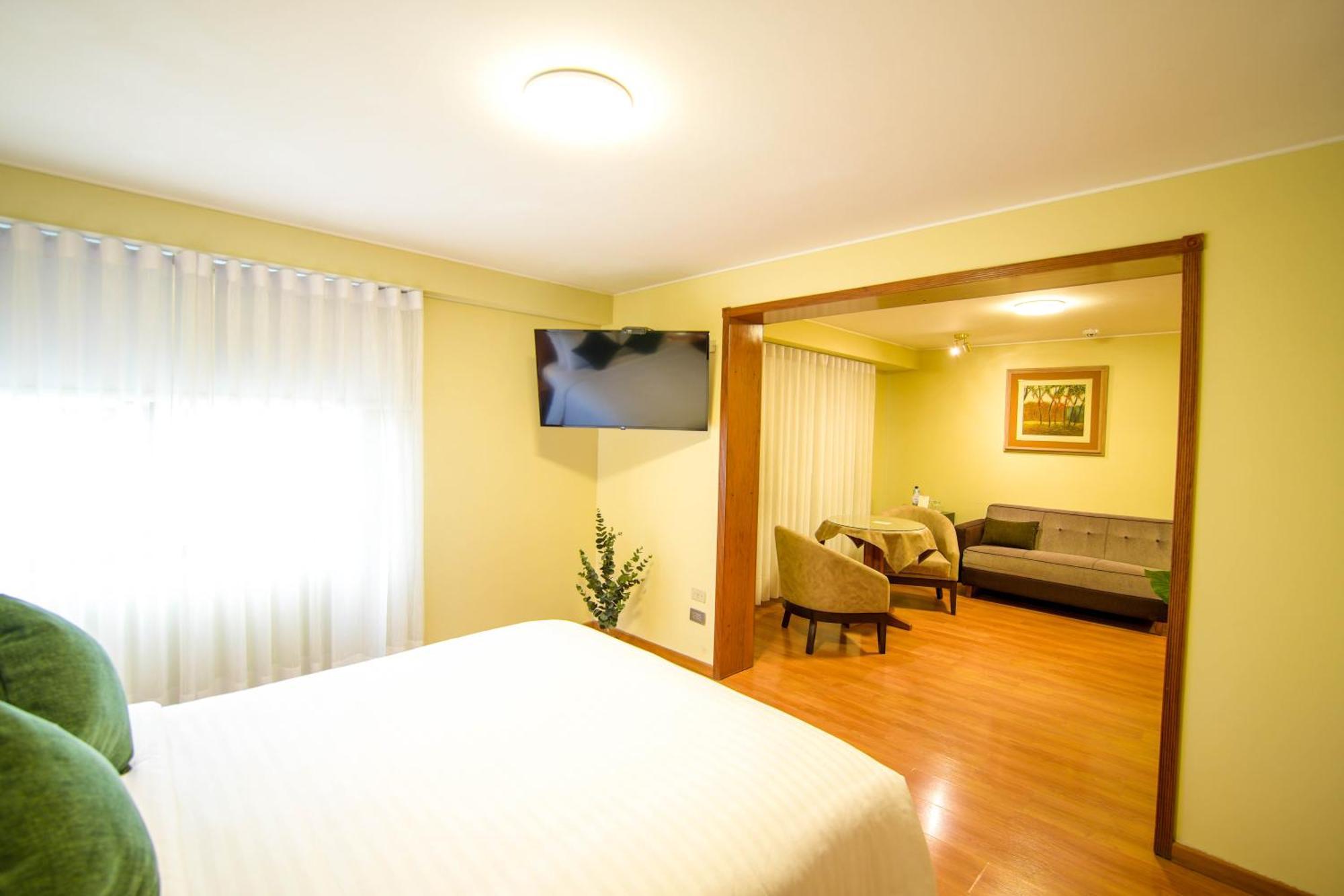 Executive Suite Jacuzzi