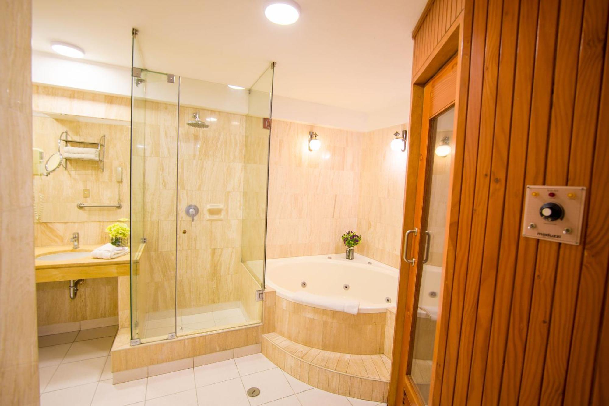 Suite Jacuzzi Sauna