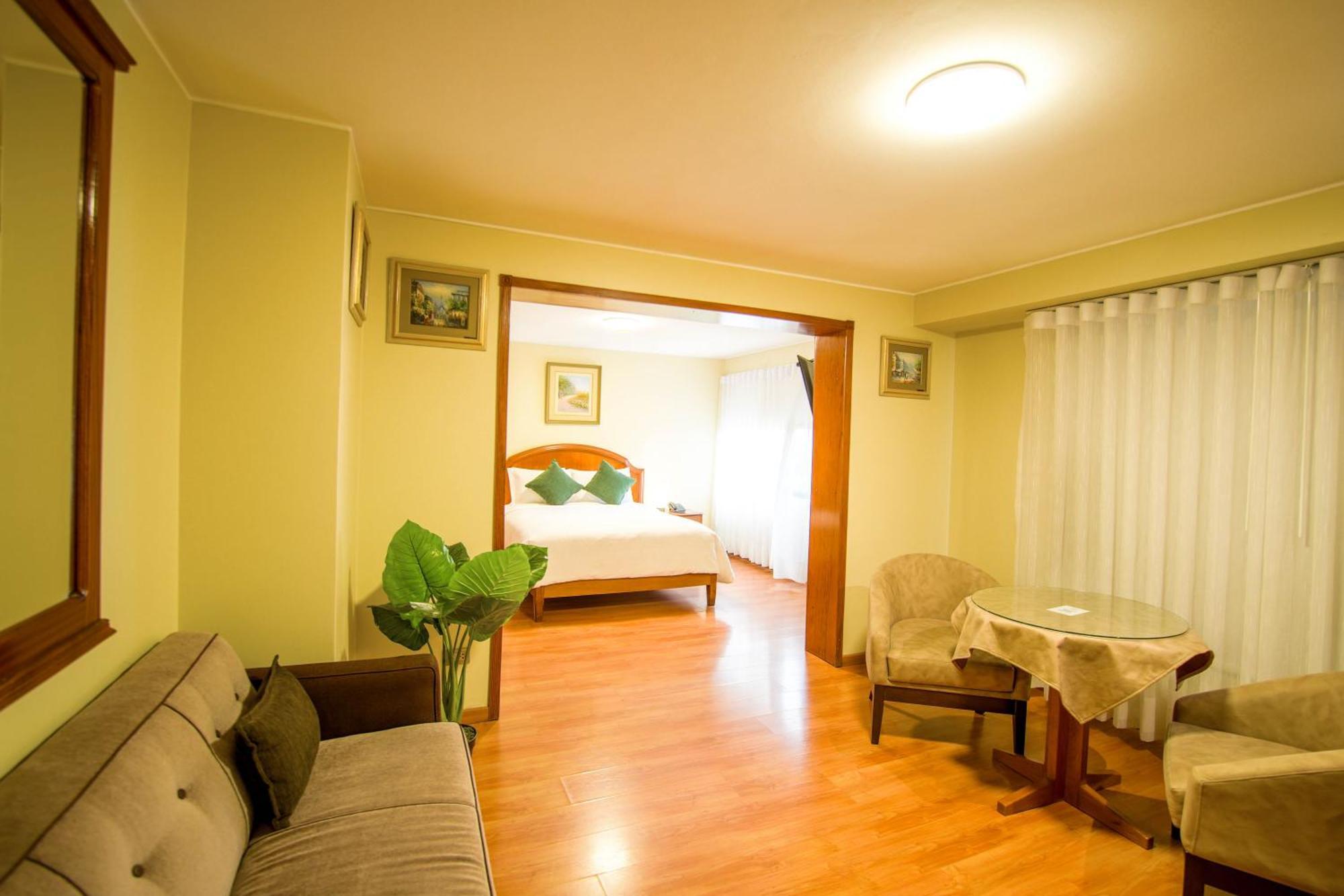 Executive Suite Jacuzzi