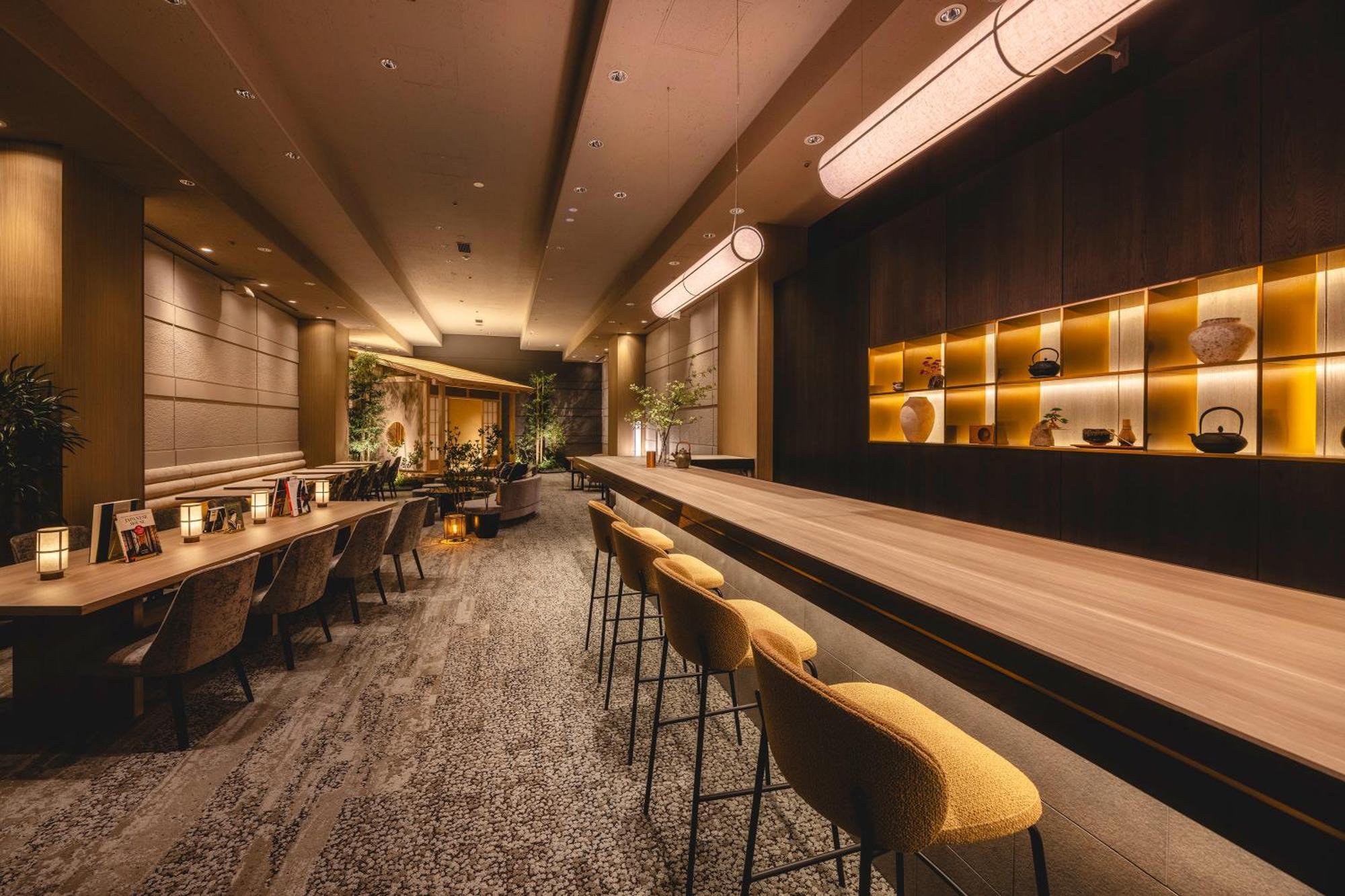 Triple Non smoking Renewal Floor Lounge Access