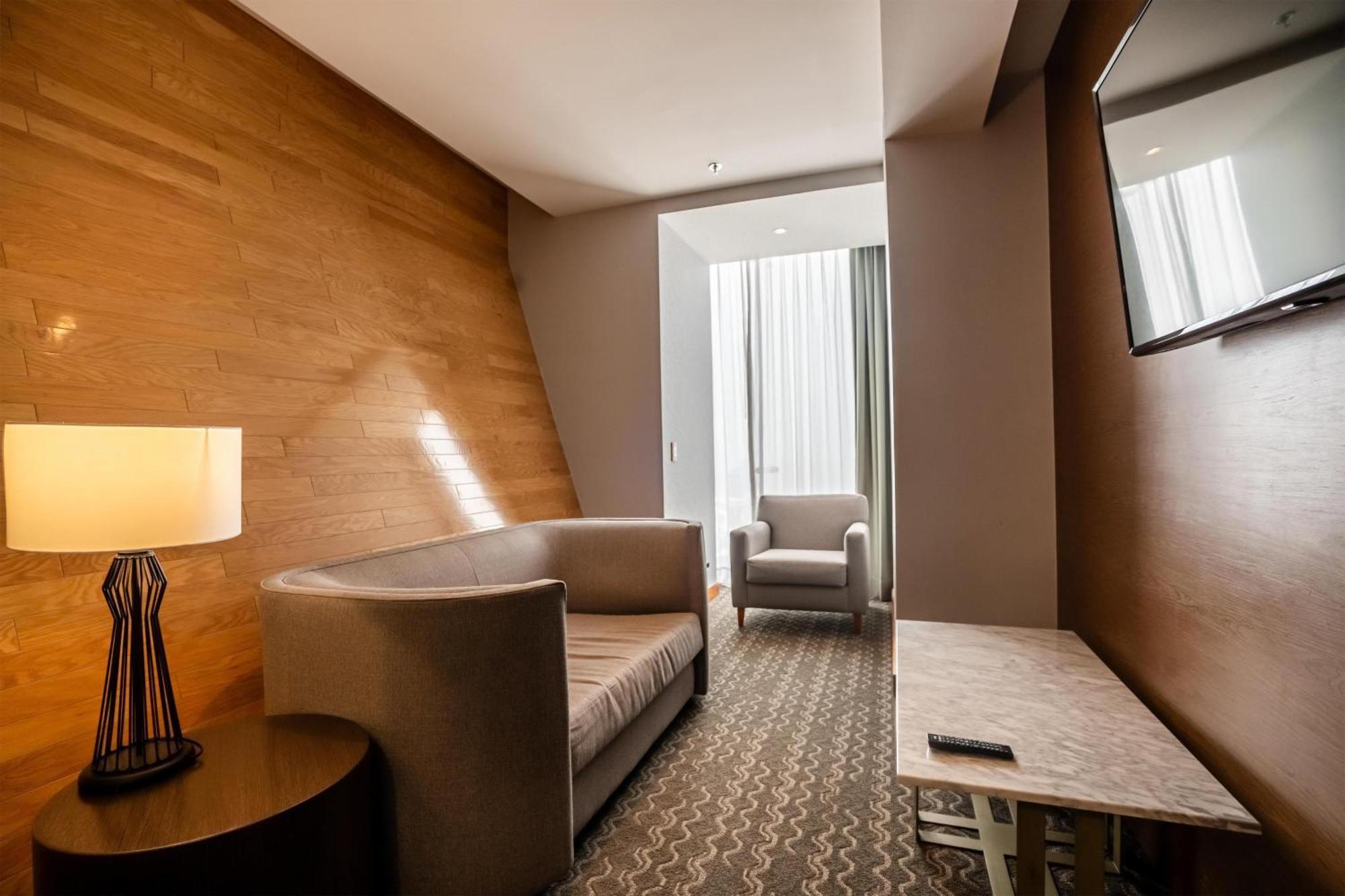 Junior King Suite Seating Area