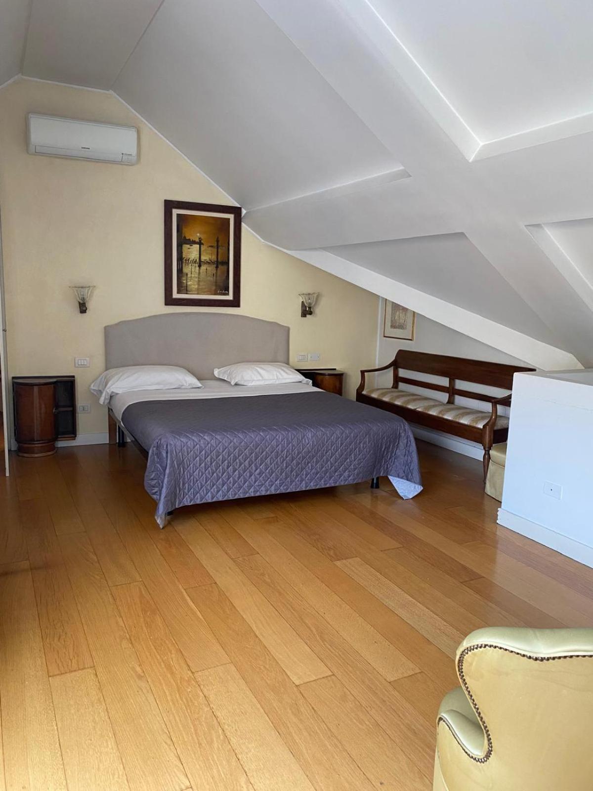 One-Bedroom Apartment Three Levels