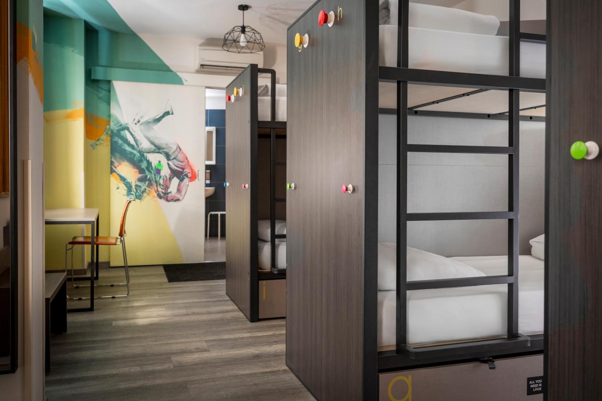 Single Bed Mixed Dormitory Room