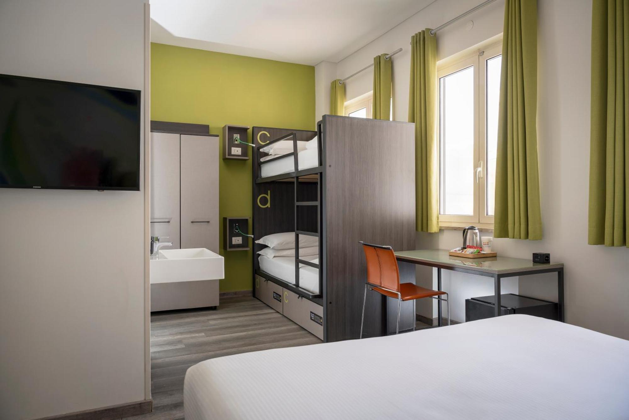 Quadruple Room Private Bathroom