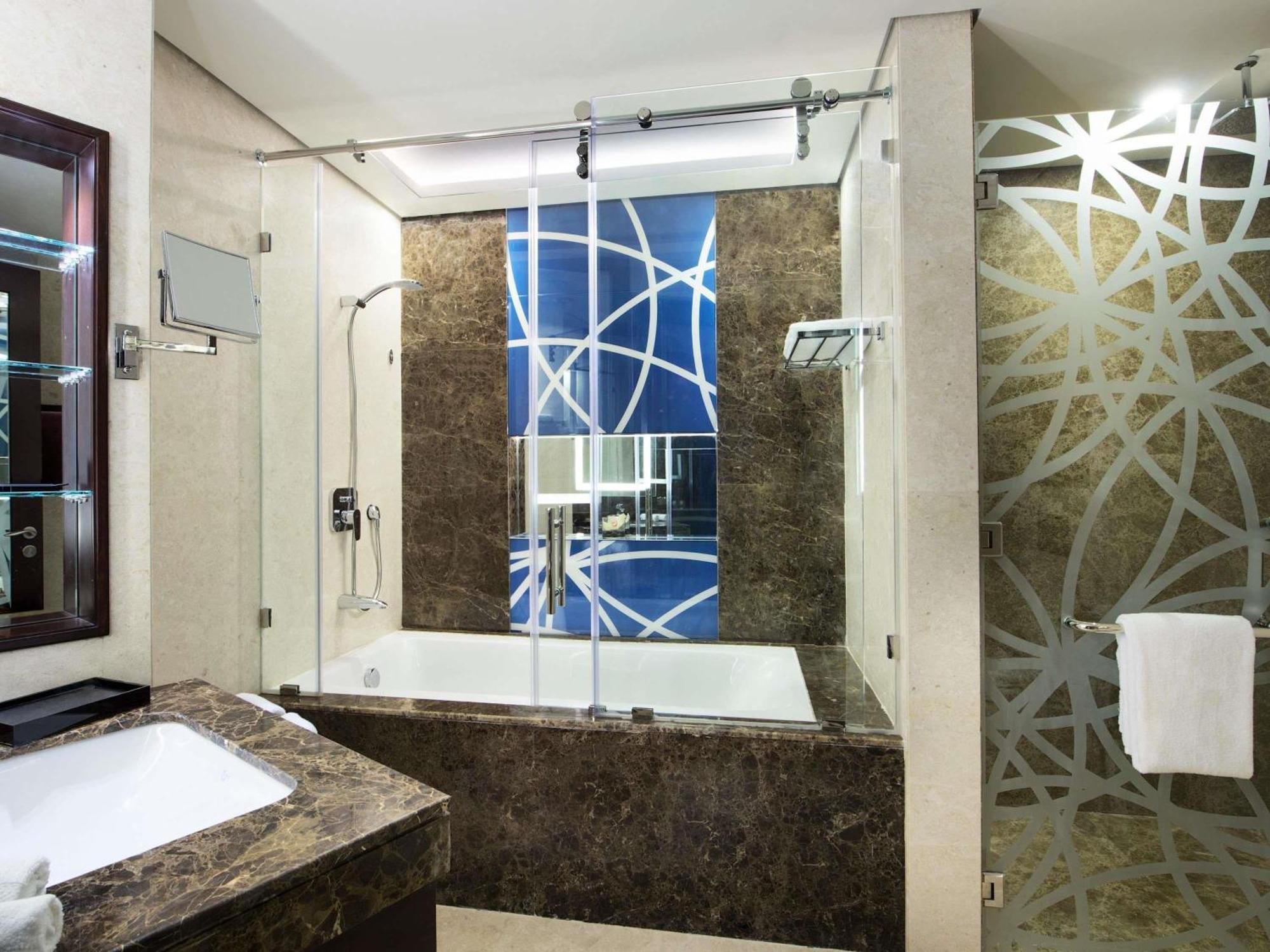 Deluxe king bed room Guaranteed Upgrade Early Check at 11 AM Late Check-out till 03 PM on Food & beverage,1765995243:JPEG