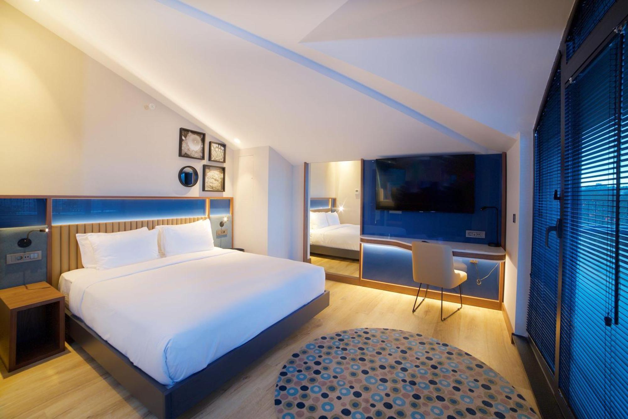 King Room with Sofa Bed and Terrace