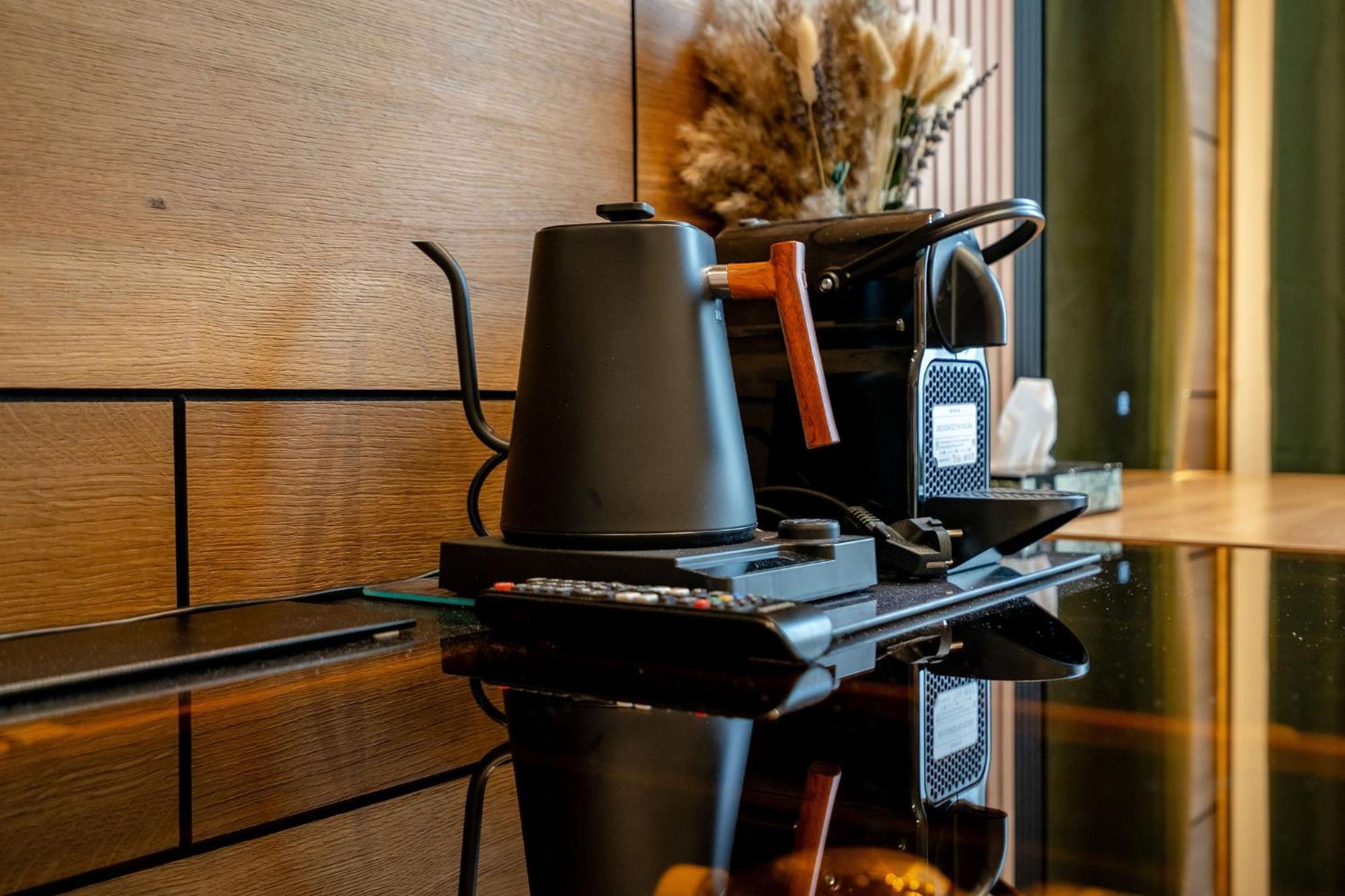 Deluxe Studio