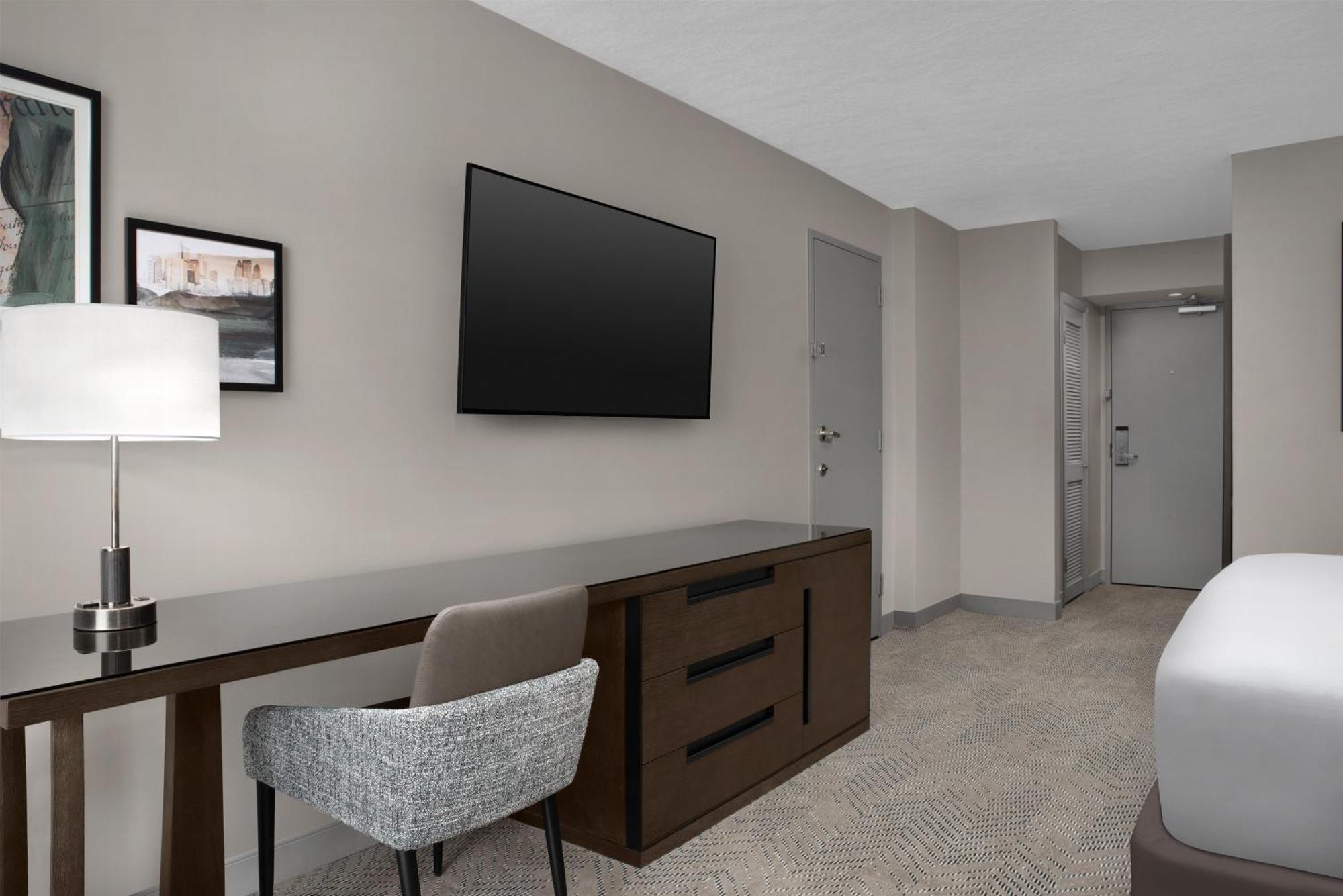 Junior King Suite with Seating Area