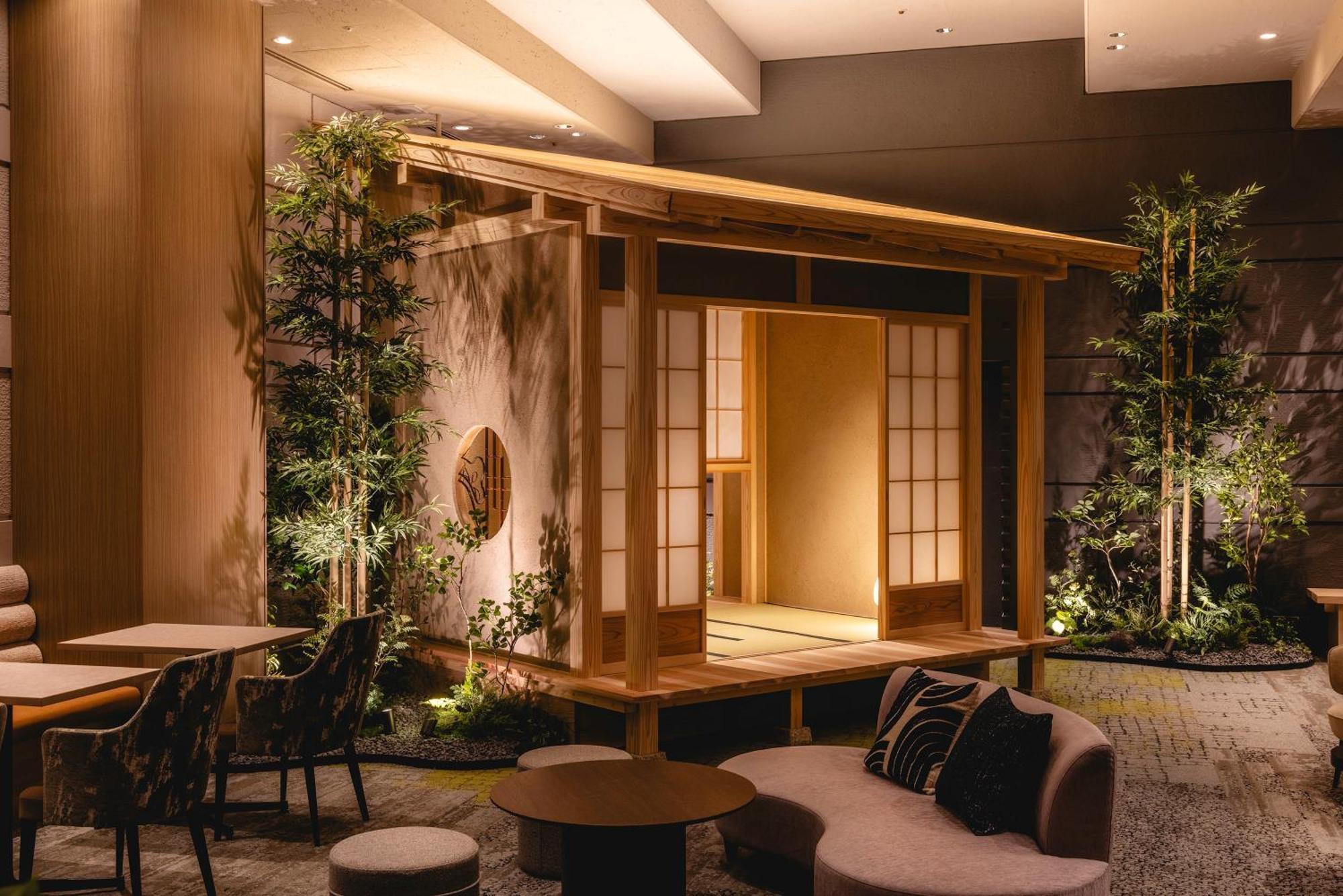 Triple Non smoking Renewal Floor Lounge Access