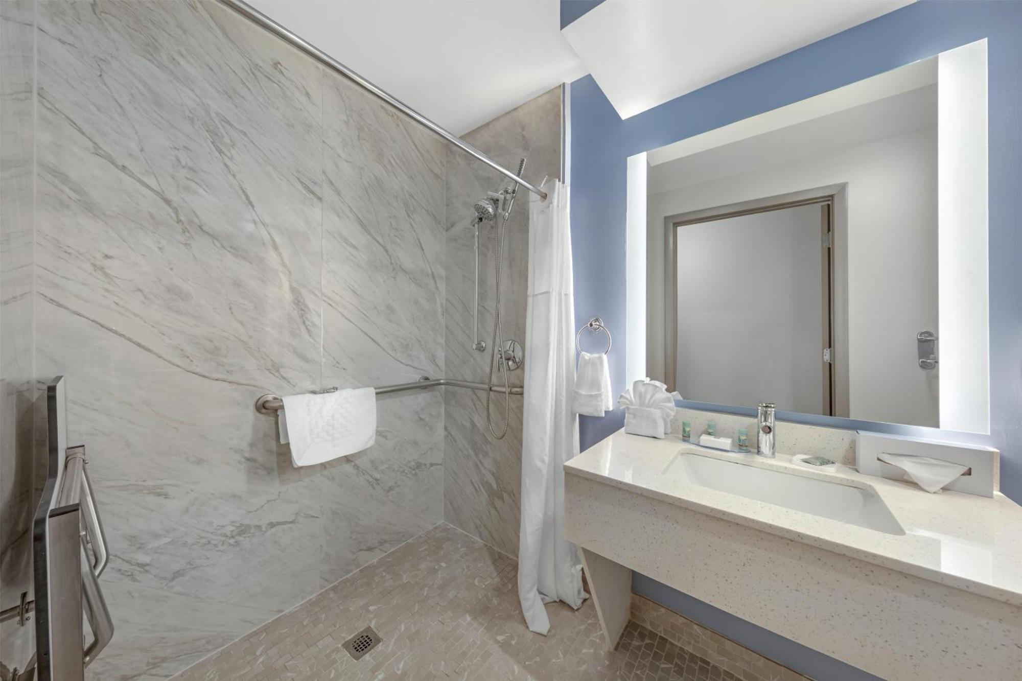 Queen Room Two Queen Beds Roll Shower Mobility Access or Non-Smoking