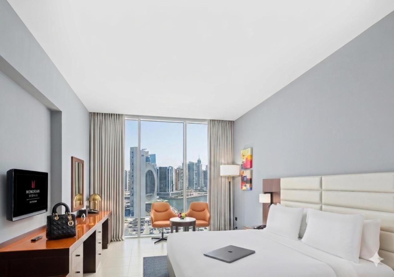 Business Class Room with Queen Bed (Canal View)