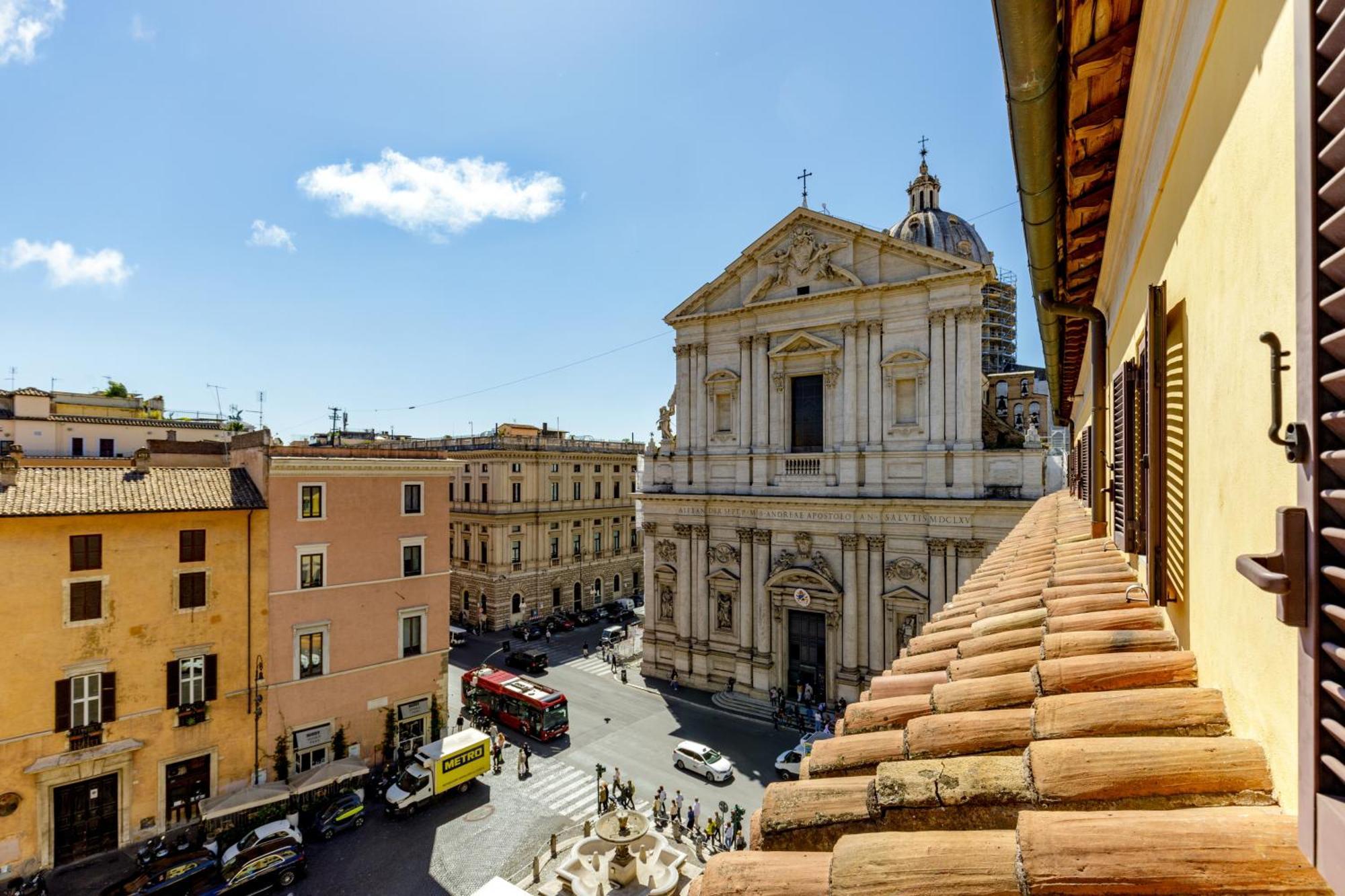 Triple room overlooking the Basilica