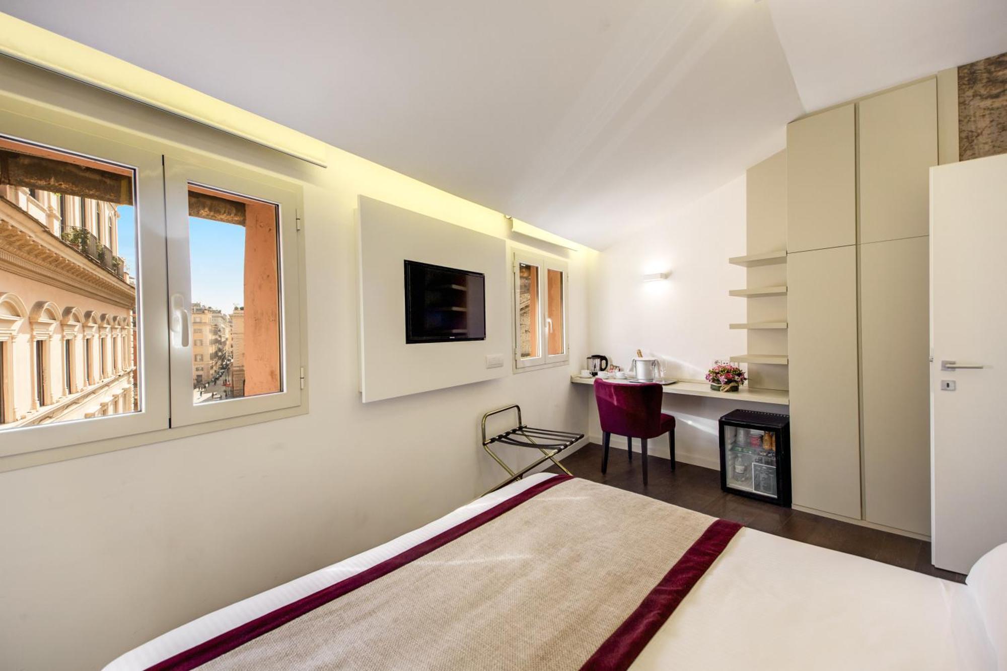 Junior Suite Pantheon View on the 5th floor
