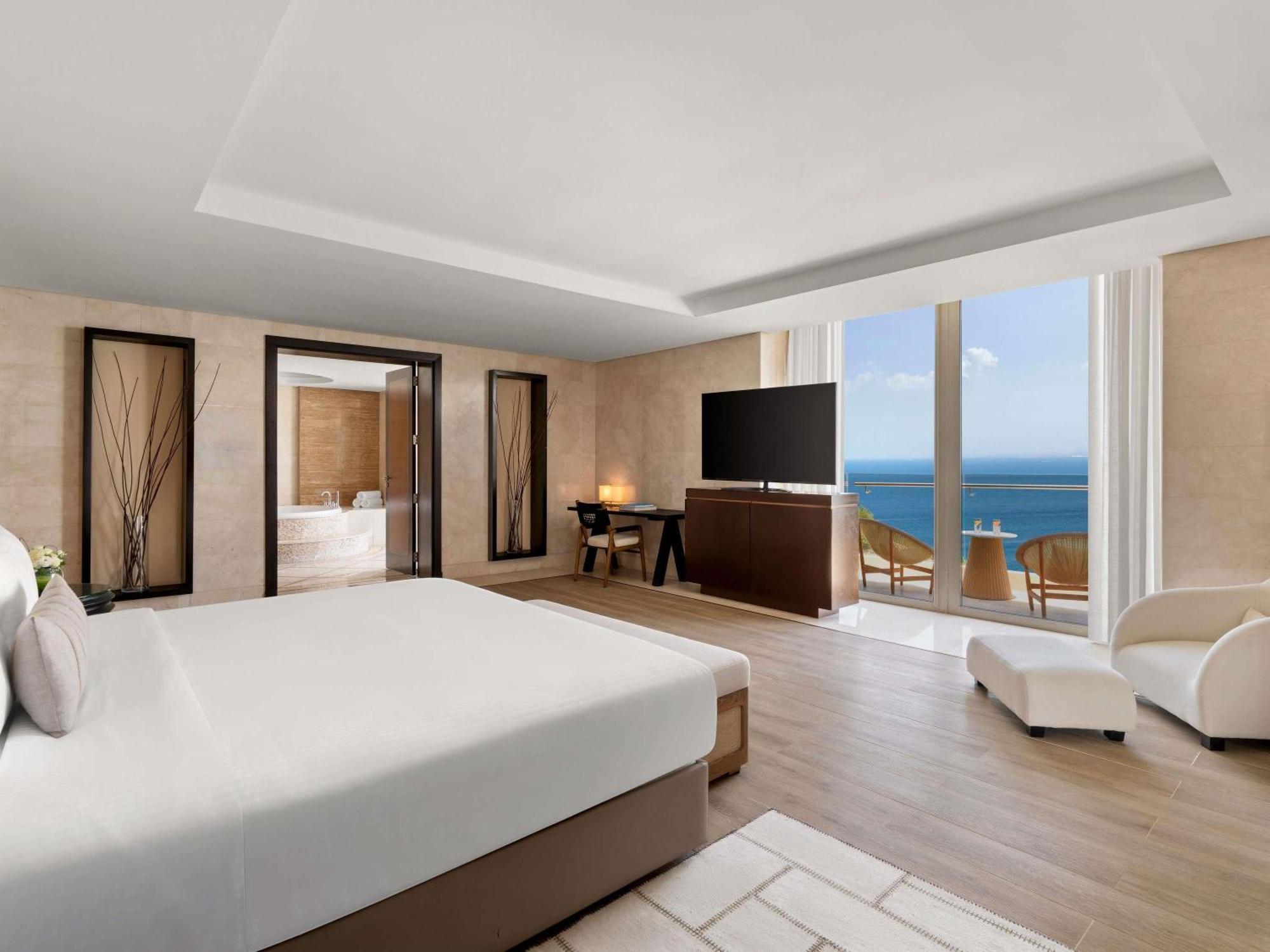 King Suite Panoramic Sea View