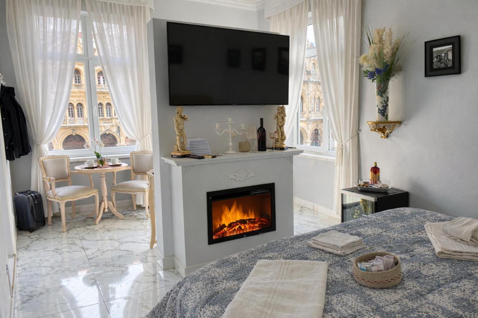 Deluxe Queen Room