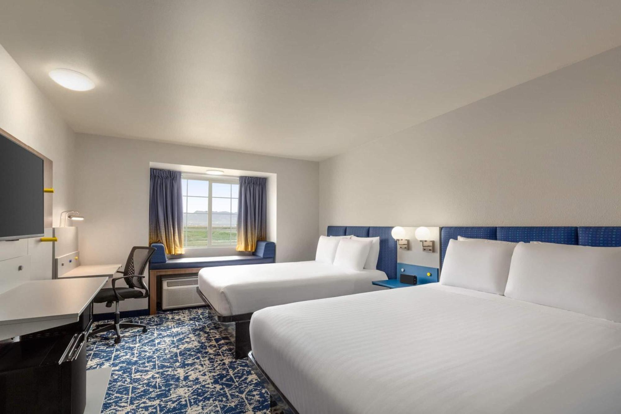 Deluxe Queen Room with Two Queen Beds - Non-Smoking